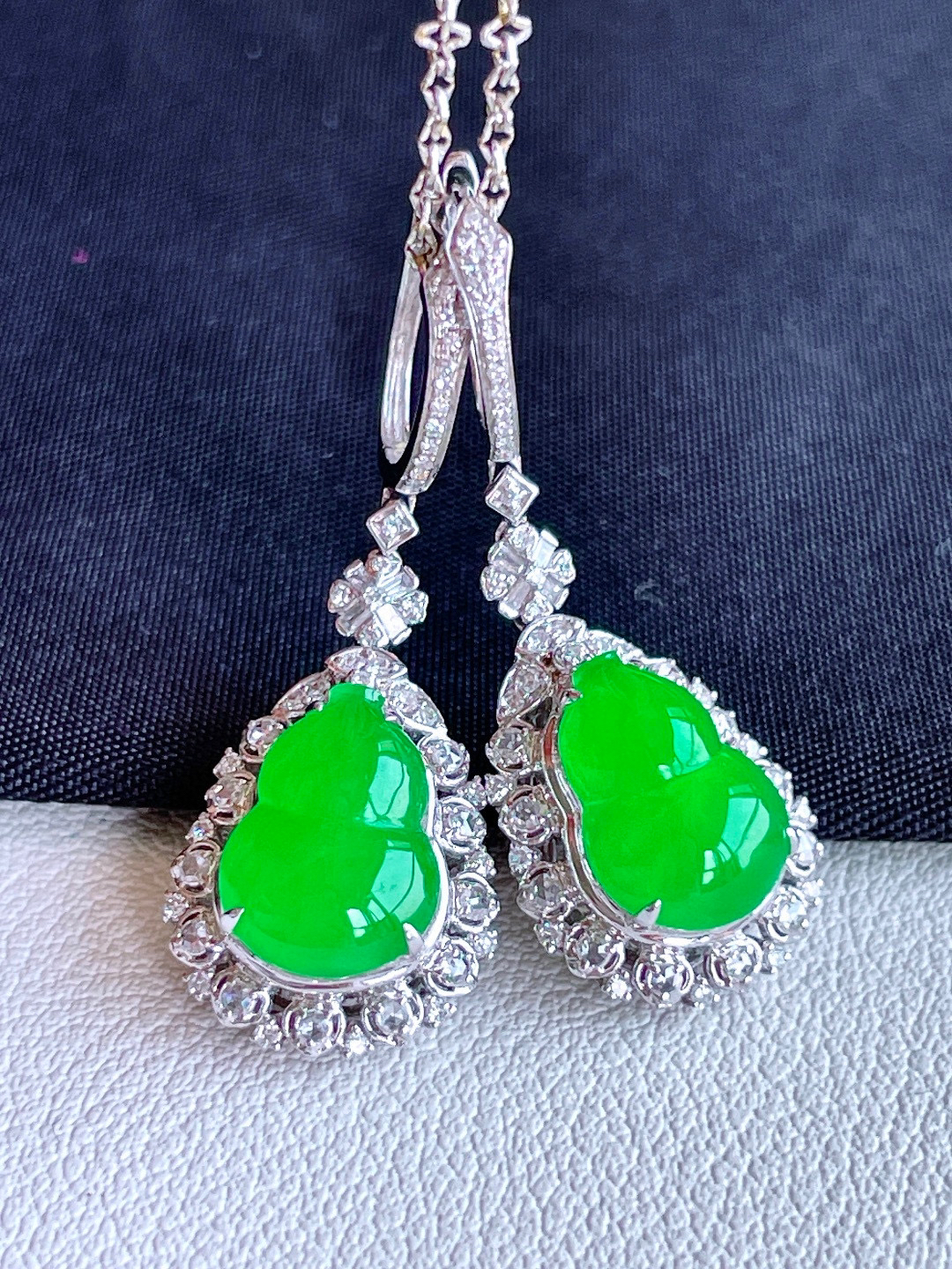 冰阳绿葫芦耳坠 

【整体】34-12.7-7.8
【裸石】11.3-8-3.3