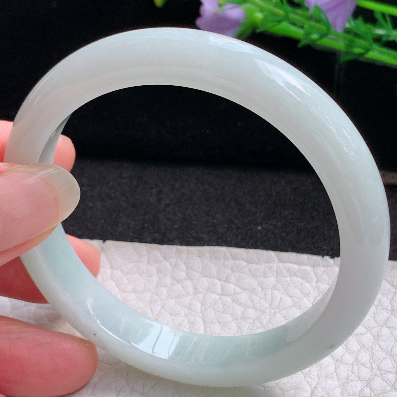 js实拍56*10.3*7.4平安镯 天然翡翠A货玉手镯精美飘绿秀气正圈玉手环