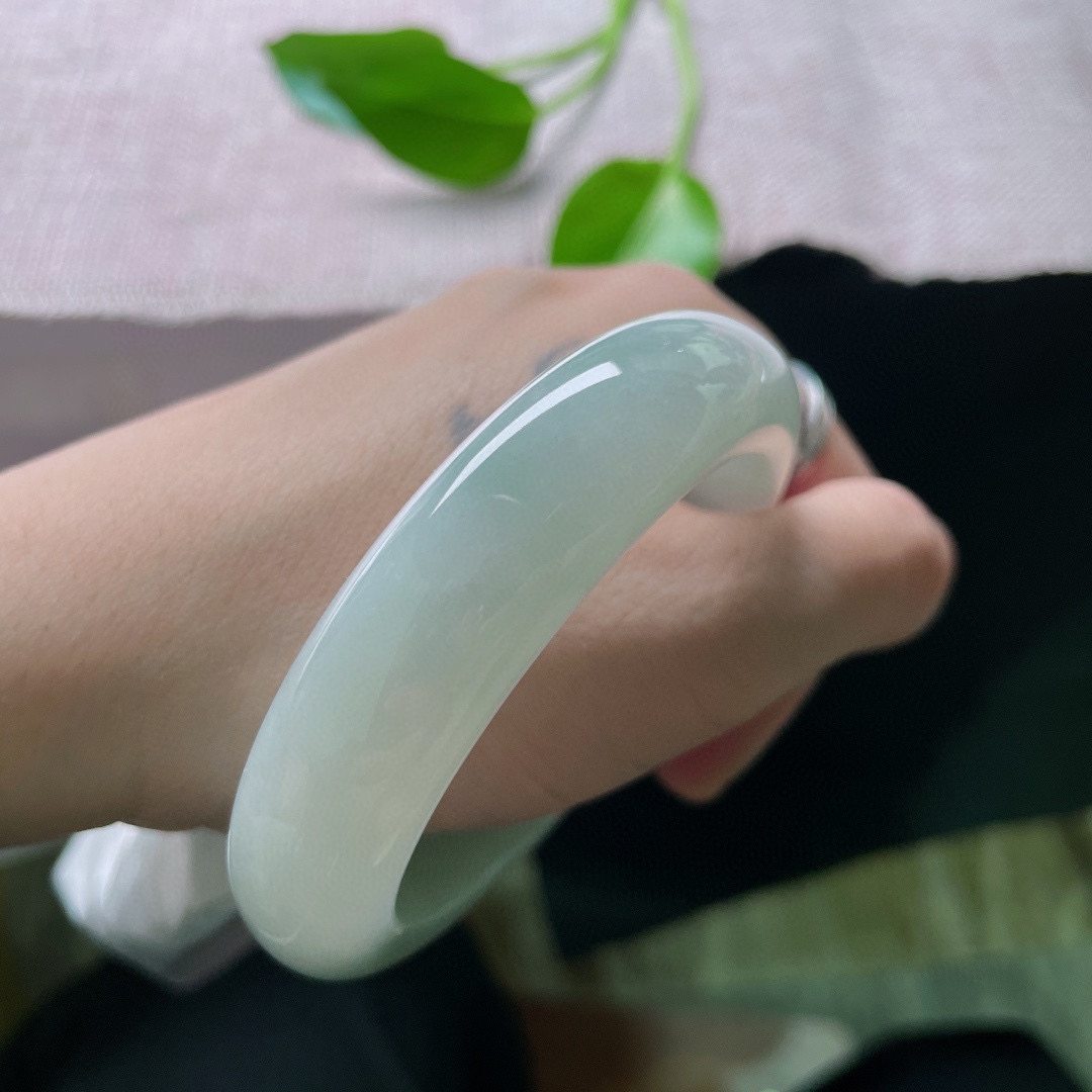 54.8/14.4/9.6绿底正圈，宽版，厚庄饱满，细腻，贵气，皮纹