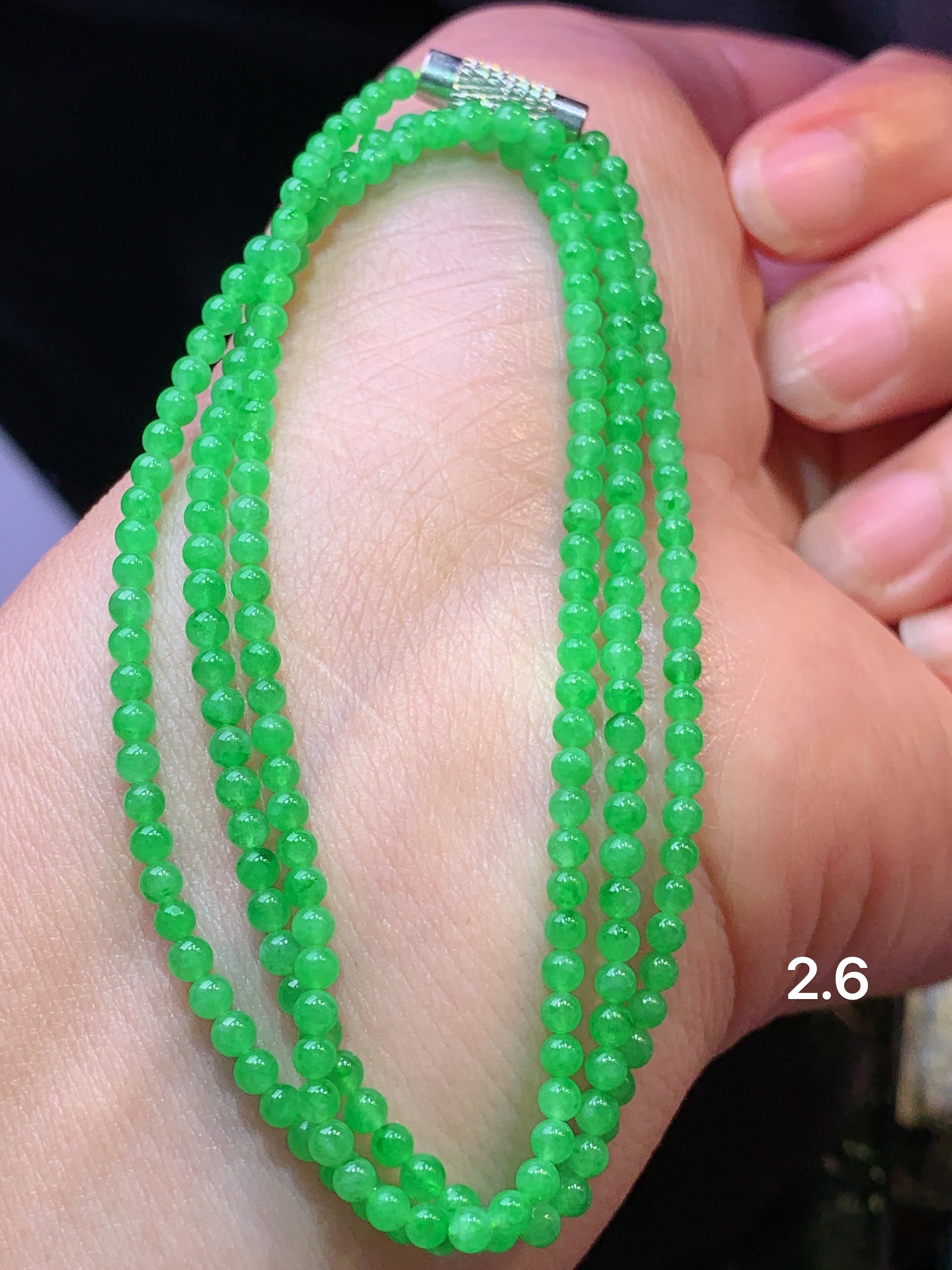翠绿小米珠项链 玉质细腻 色泽艳丽清新 水润亮眼 整体尺寸2.6h1