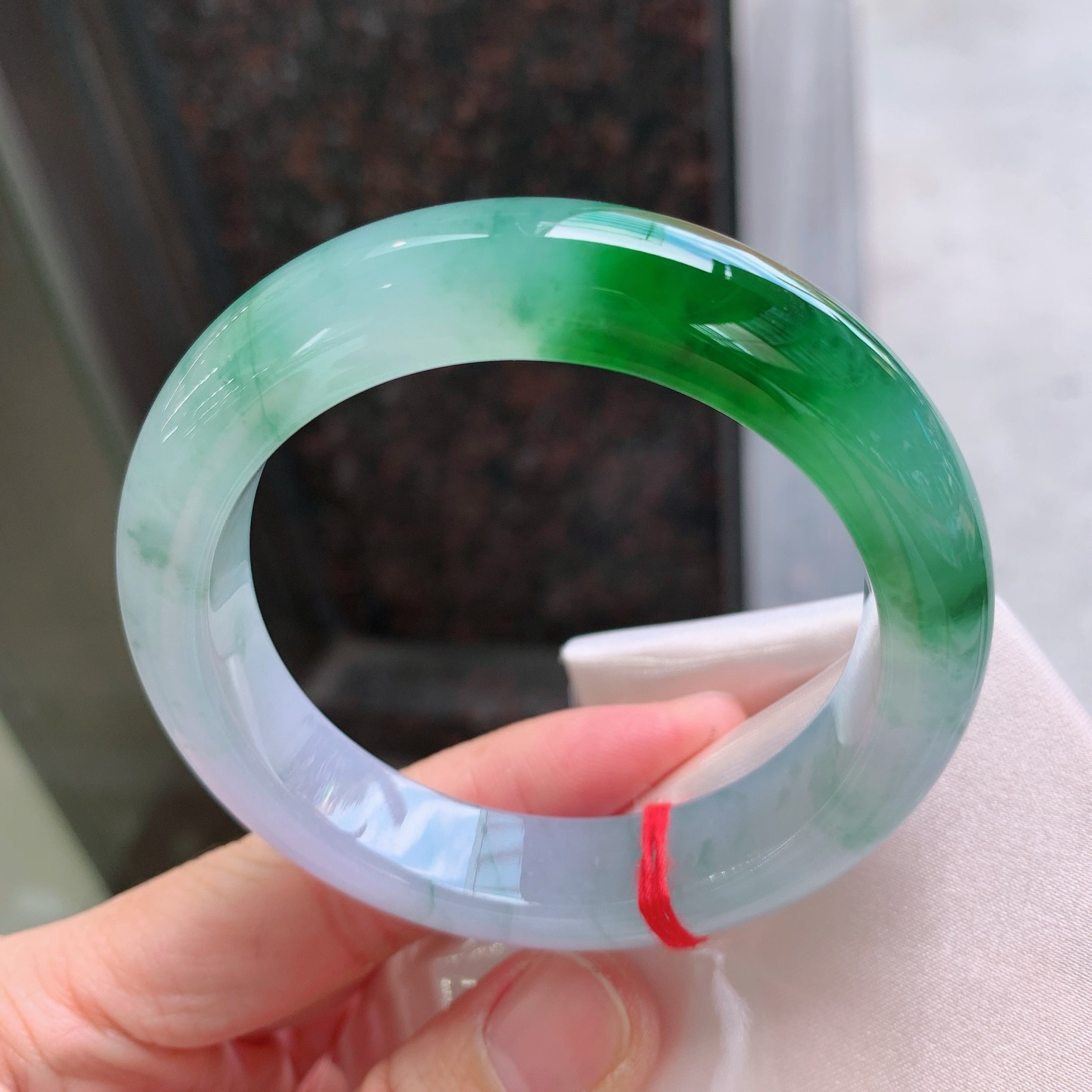 正圈冰飘绿 无瑕 尺寸：55.2/12.9/9.4 种色俱佳