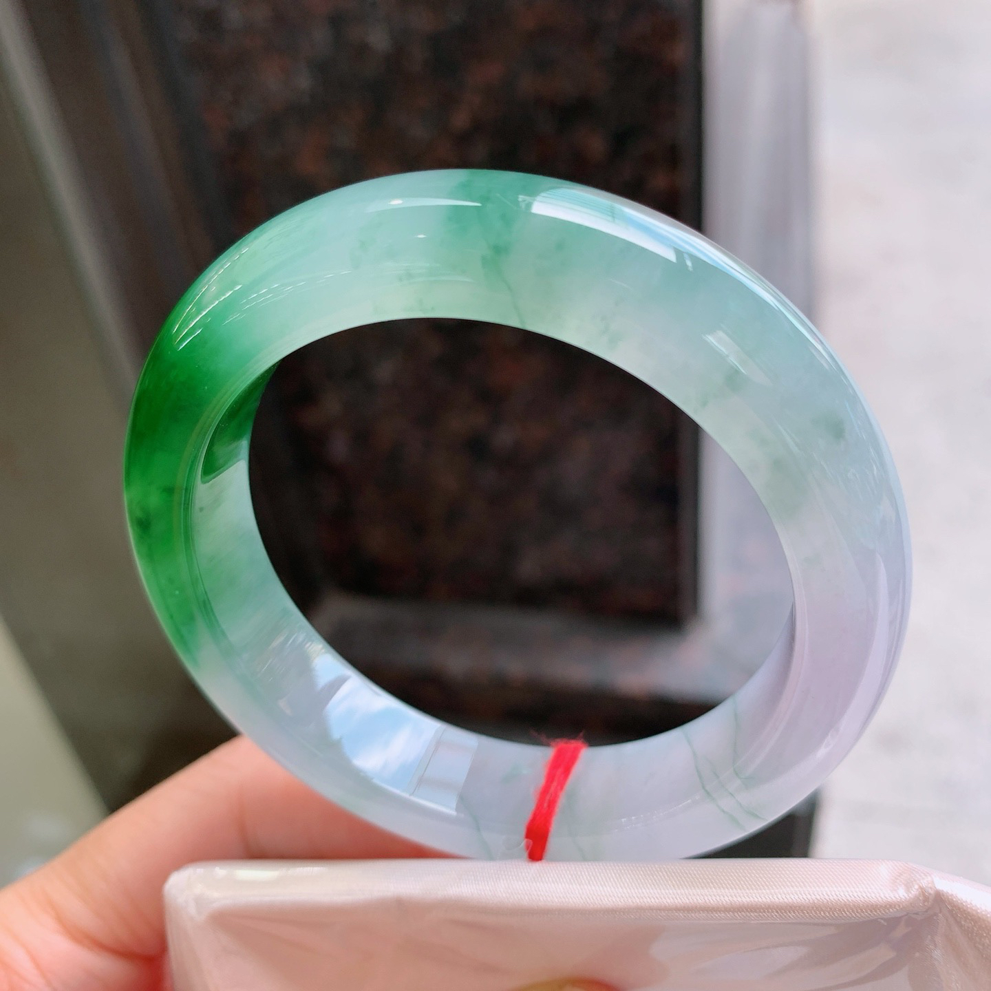 正圈冰飘绿 无瑕 尺寸：55.2/12.9/9.4 种色俱佳