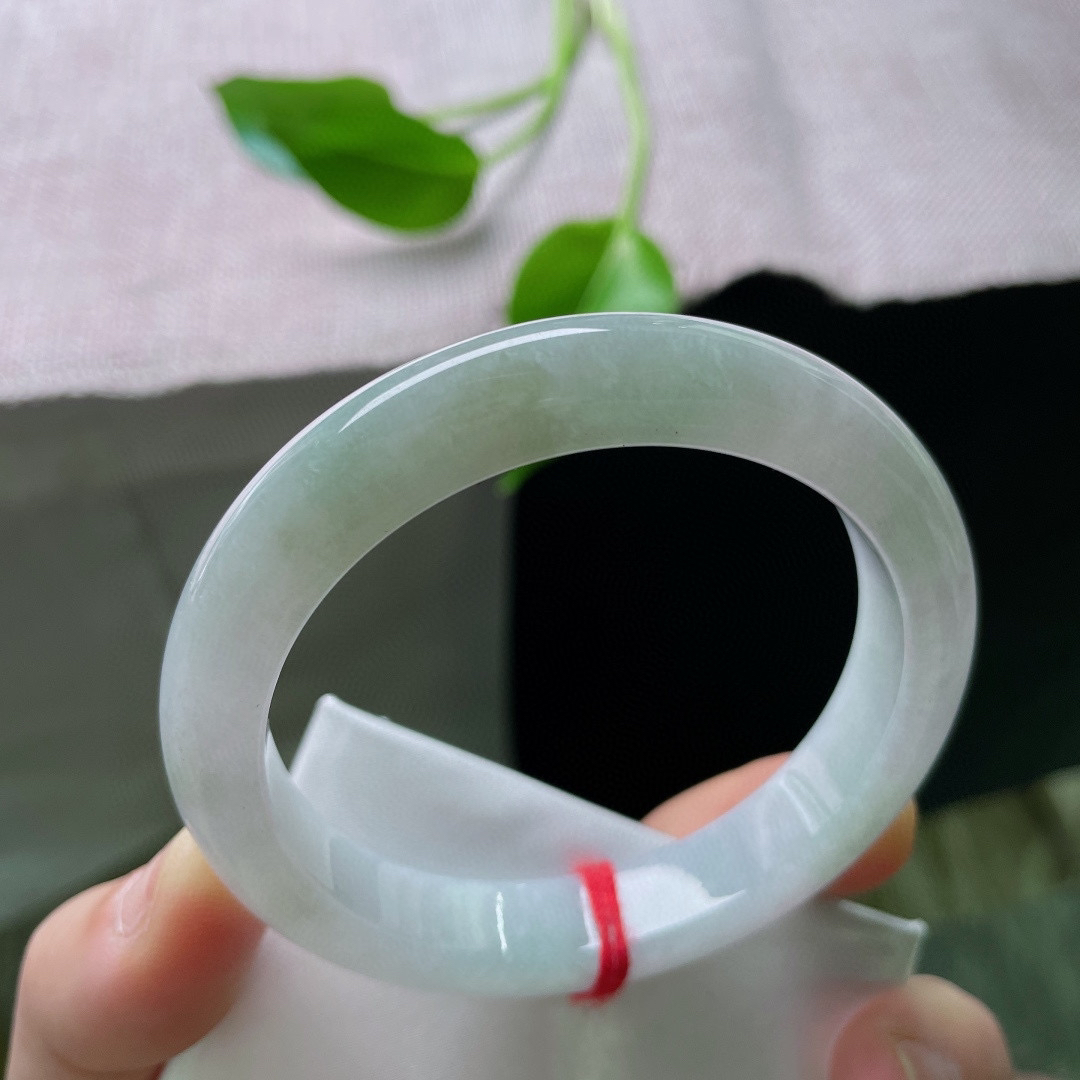 56.8/12/8.3。飘花手镯，无纹裂