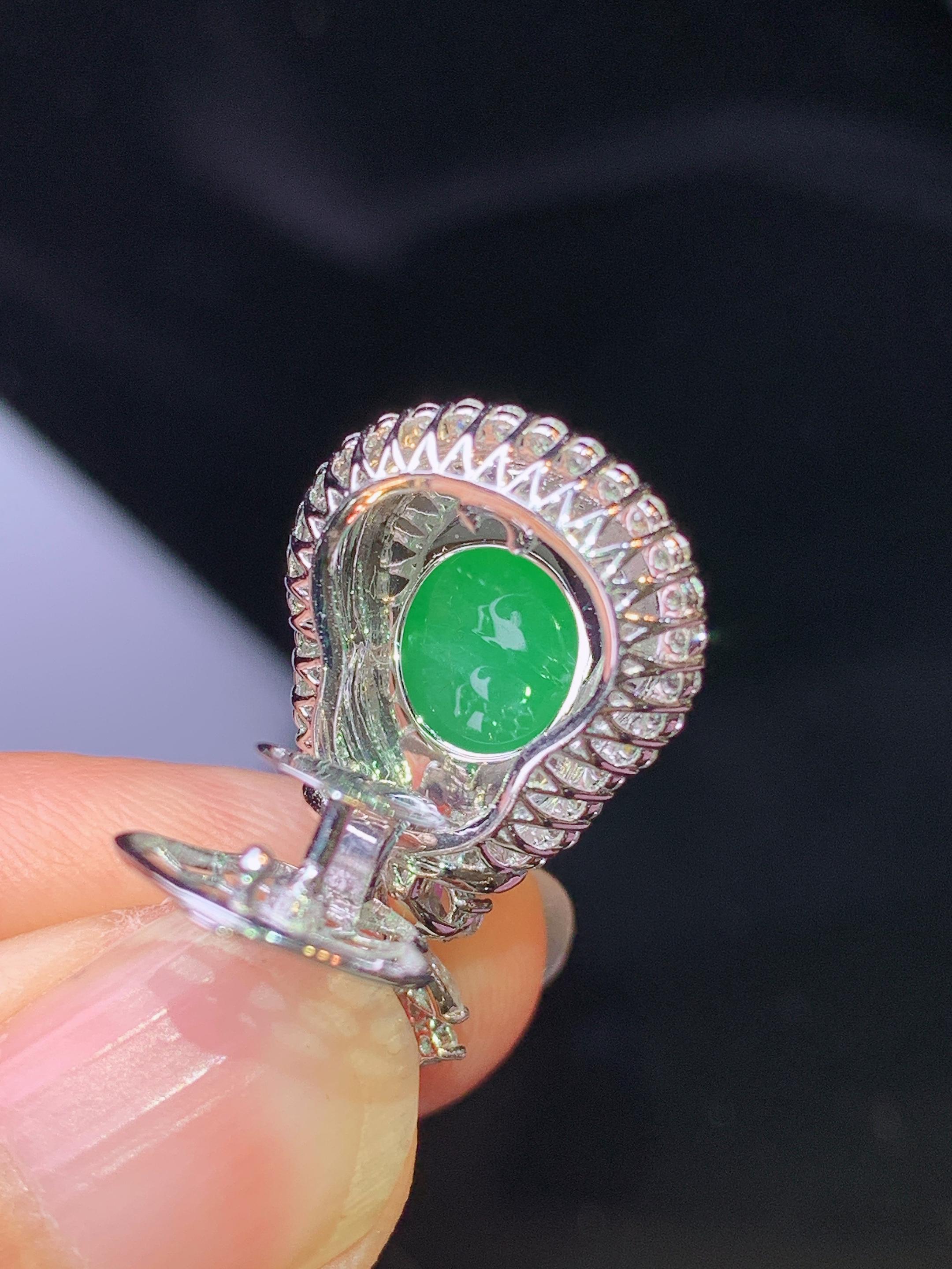 18k金钻镶嵌满绿葫芦吊坠 玉质细腻 色泽艳丽清新 水润亮眼 整体尺寸25.8*14.8*10h1