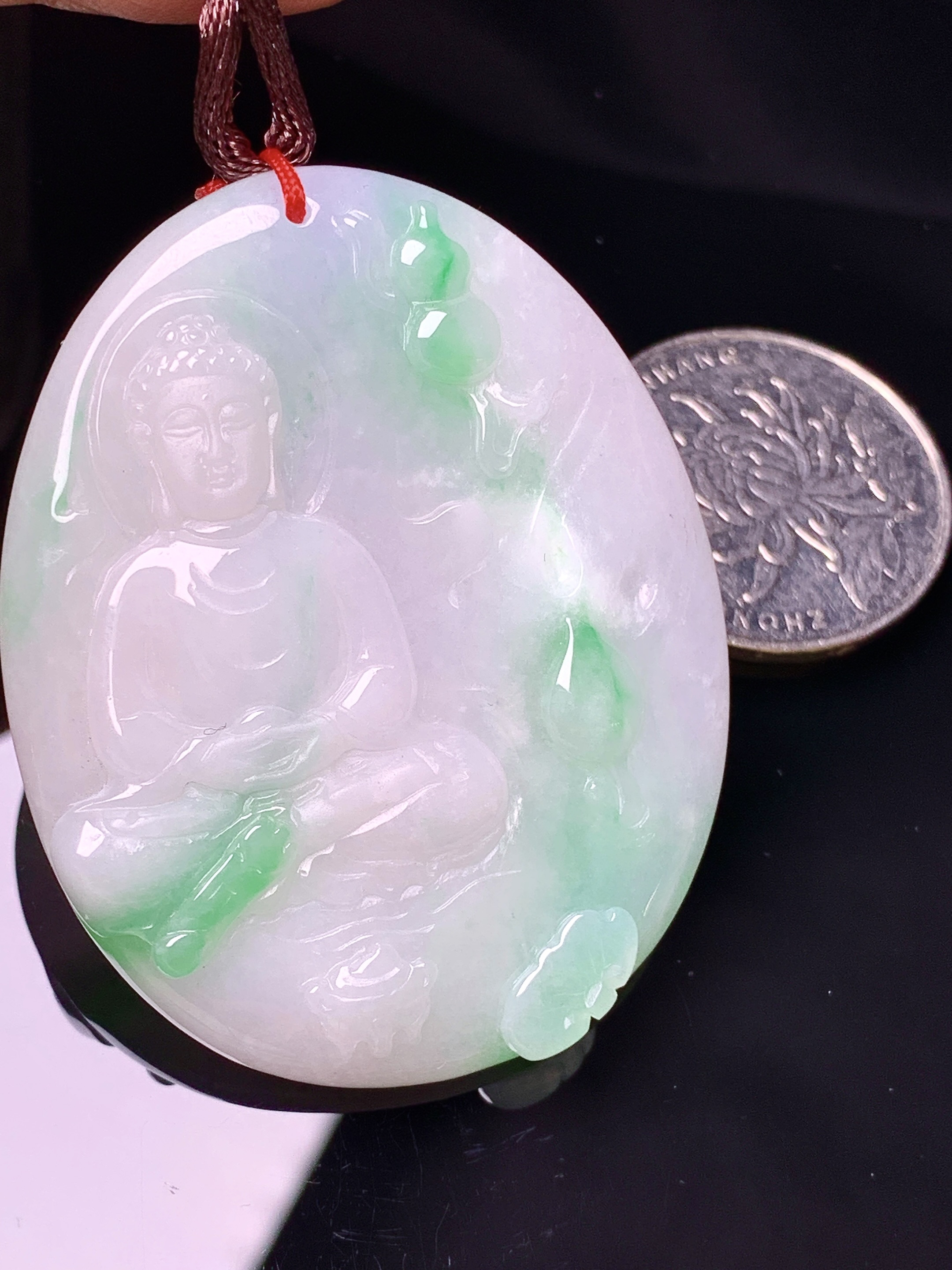 飘绿观音菩萨吊坠 玉质细腻 色泽艳丽清新 水润亮眼 整体尺寸51.5*41*5.3b2