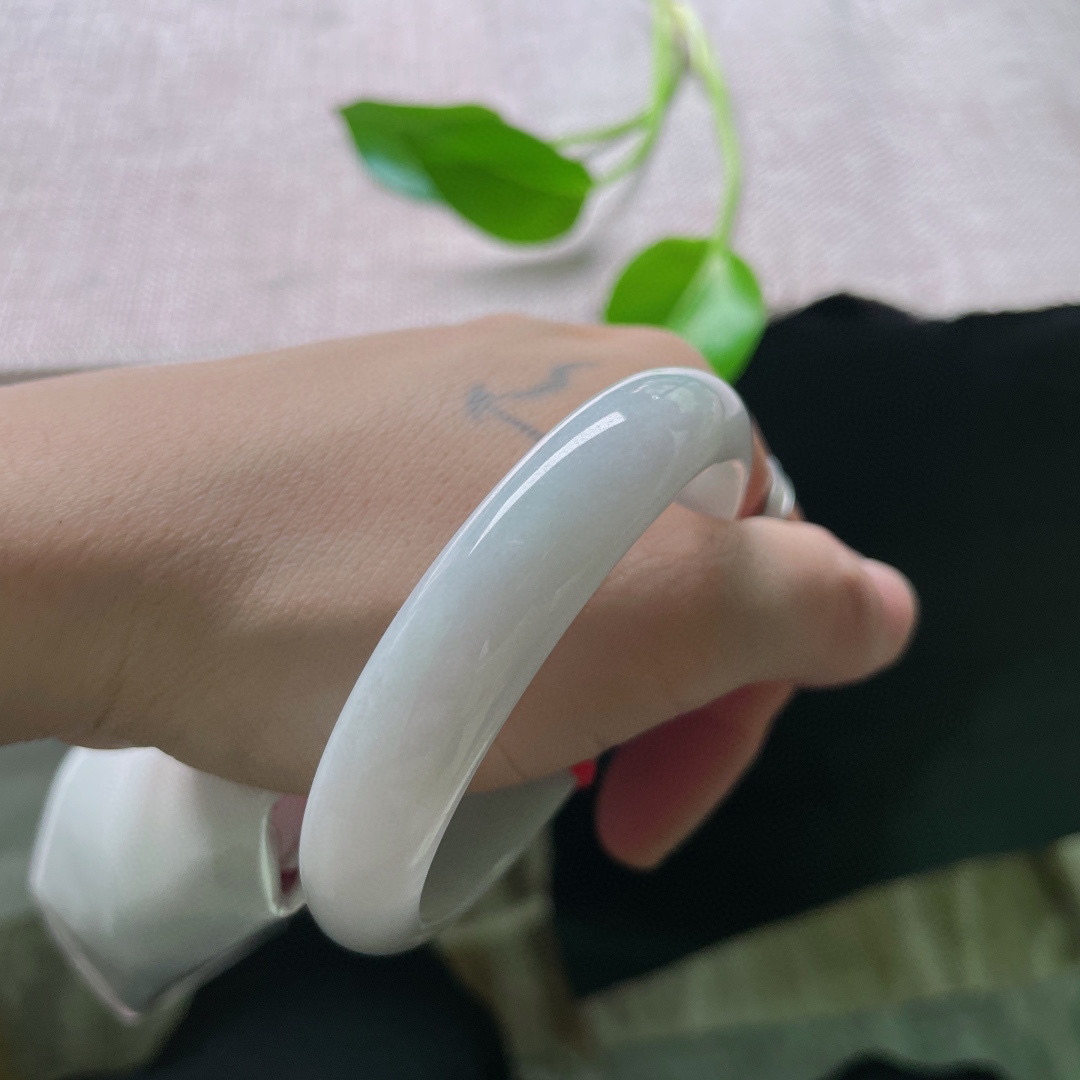 54.2（48.7）/12/6.5。淡绿底贵妃，微微泛紫，细润干净，清雅，棉线