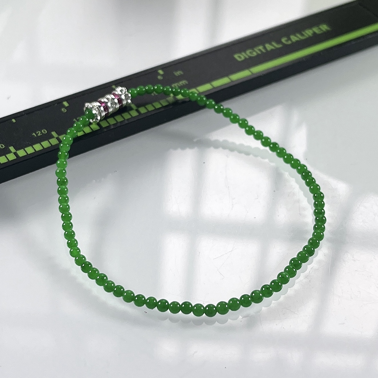 缅甸天然翡翠A货，卡2.5冰种满绿正阳绿小米珠小圆珠手串手链，尺寸：2.5mm/76颗，长度175m