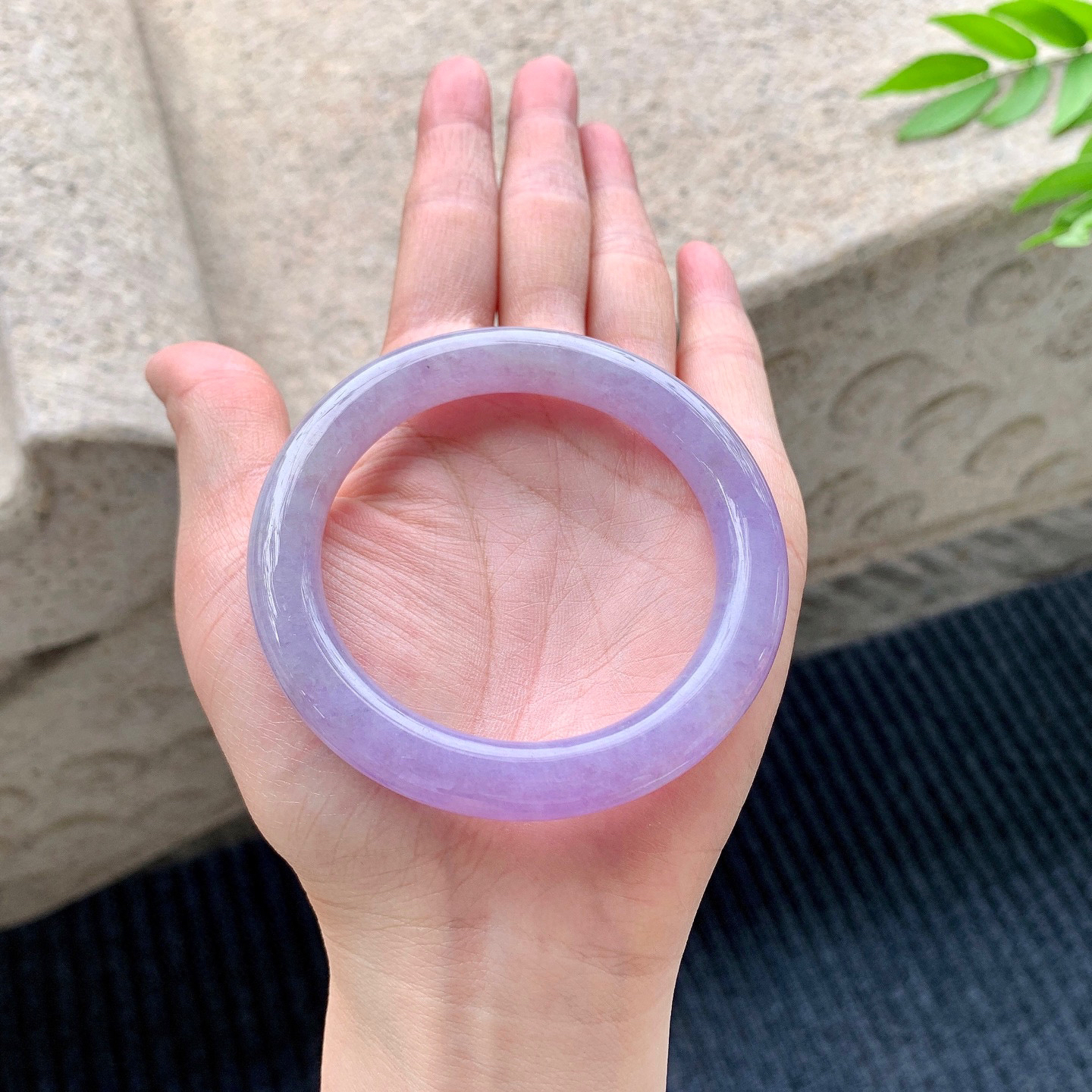 圆条53 54
【圈口】54.2/9.2/9.4
【描述】紫罗兰，水润，种老，细腻，无裂纹！