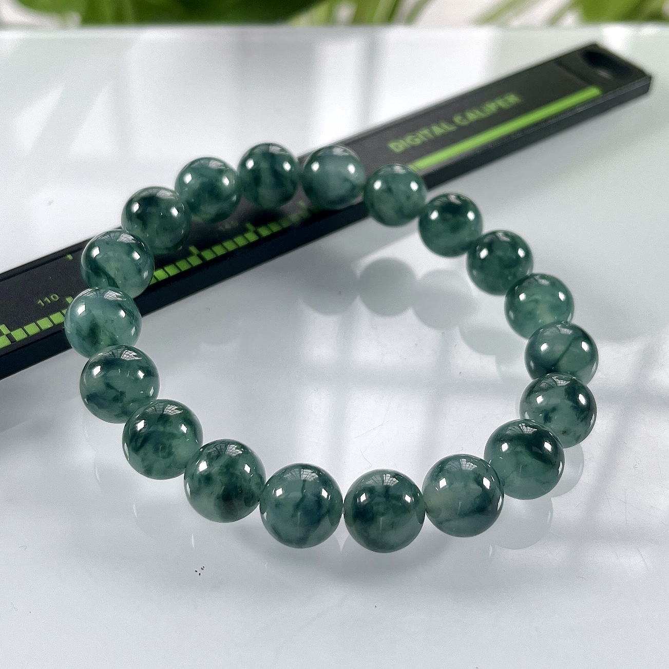 缅甸天然翡翠A货，卡10冰种起胶飘花圆珠手串手链，尺寸：10mm/19颗，重量：33.37g