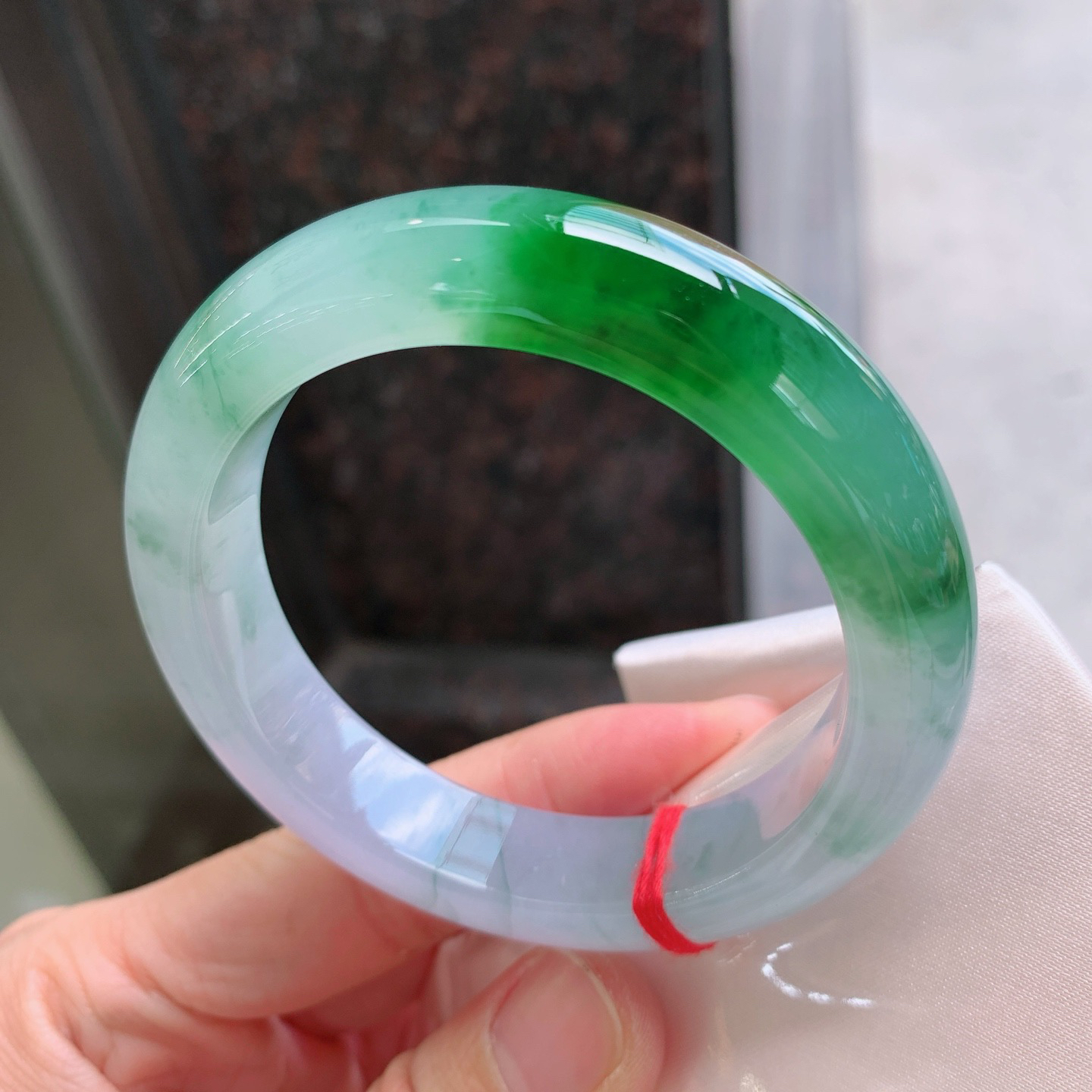 正圈冰飘绿 无瑕 尺寸：55.2/12.9/9.4 种色俱佳