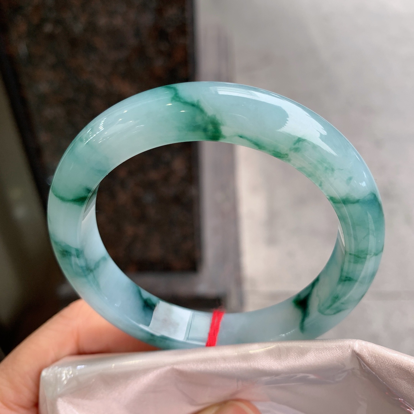 正圈飘花 无瑕 尺寸：57.3/13/9  细腻