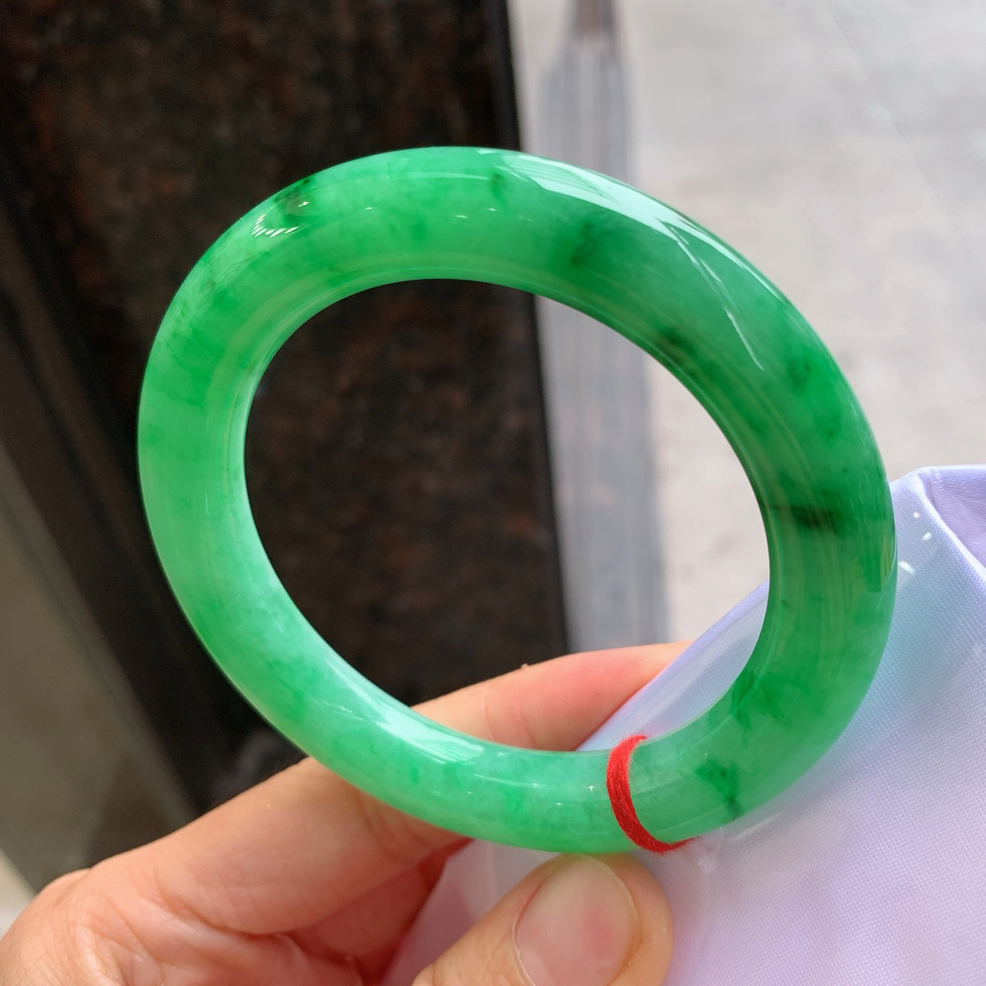 圆条满色 无瑕 尺寸：57.1/11.1  色辣