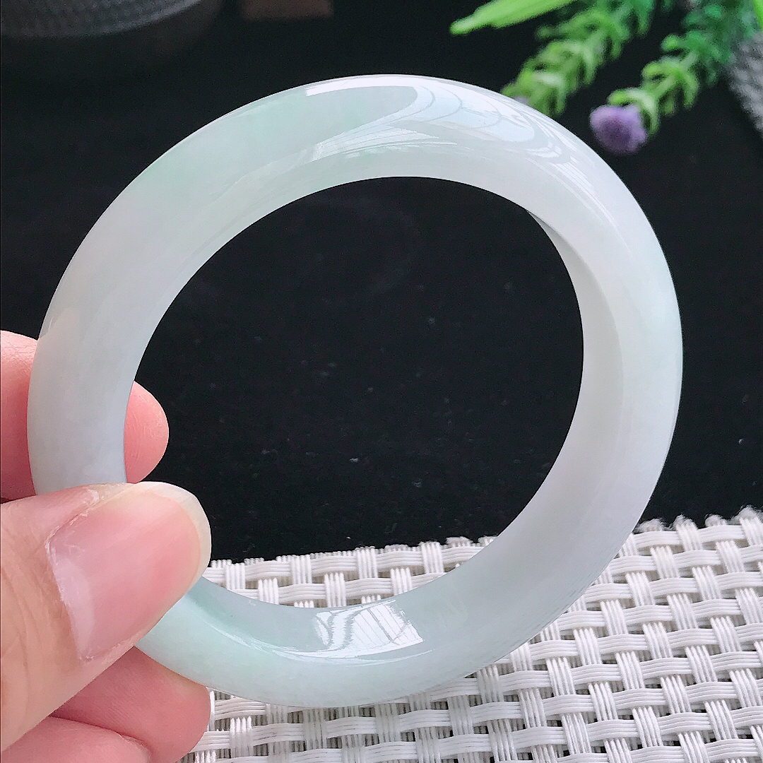 实拍A货翡翠54/12.5/9老坑冰润起胶飘绿手镯玉镯手环