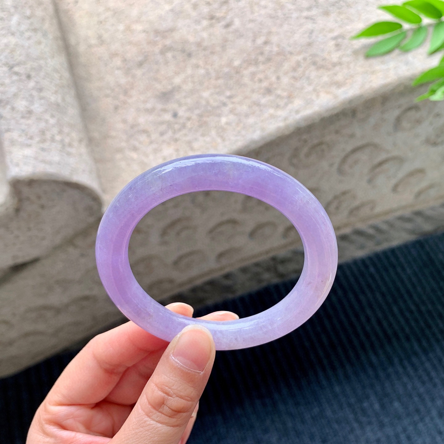 圆条53 54
【圈口】54.2/9.2/9.4
【描述】紫罗兰，水润，种老，细腻，无裂纹！