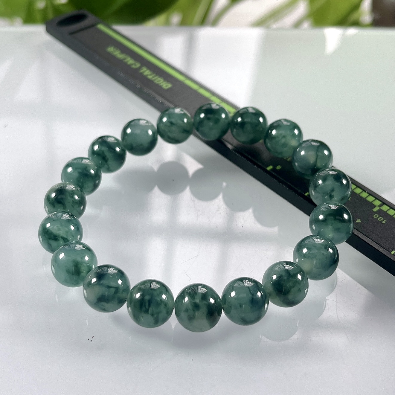 缅甸天然翡翠A货，卡10冰种起胶飘花圆珠手串手链，尺寸：10mm/19颗，重量：33.37g