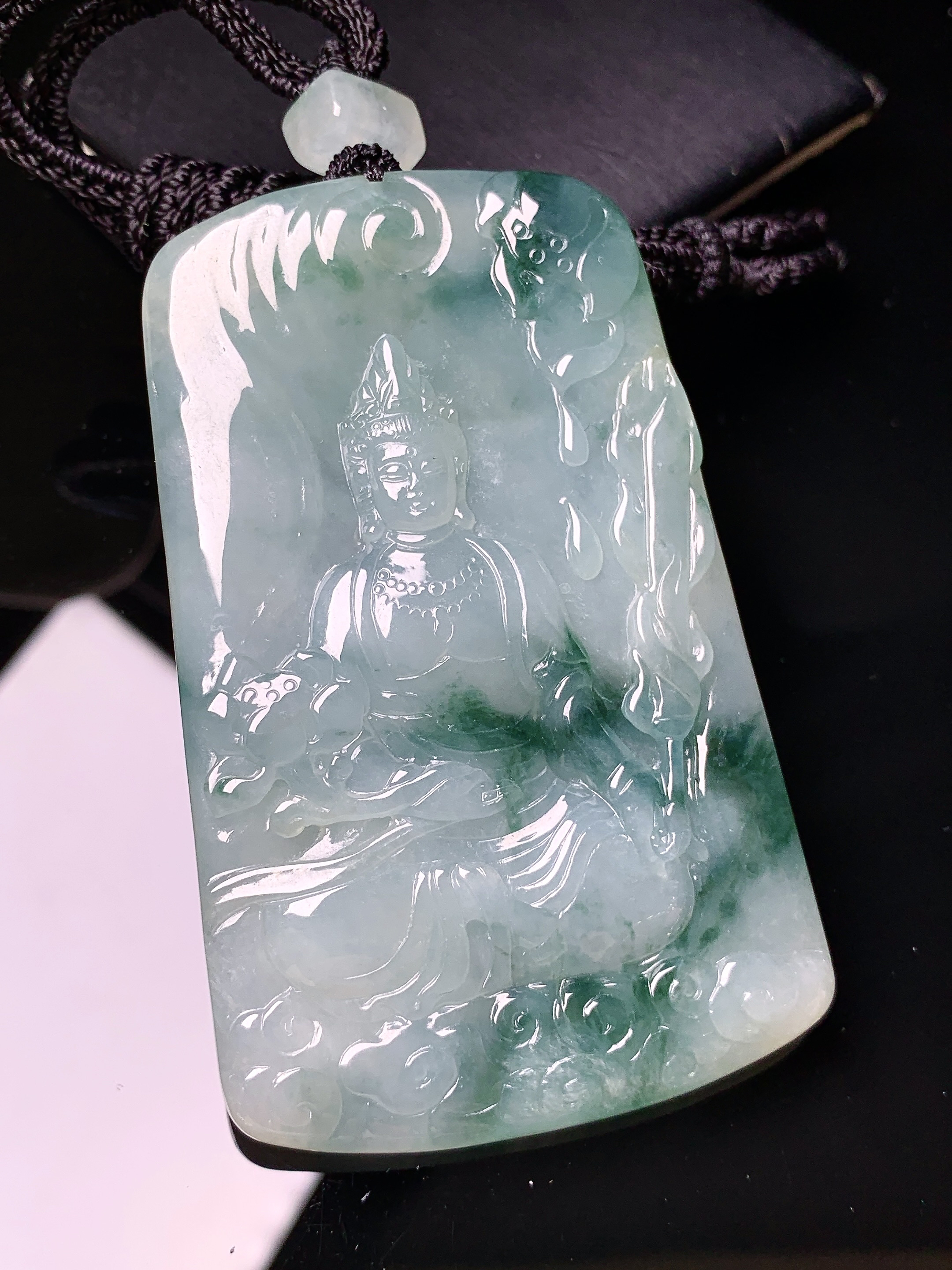 飘绿虚空斗法吊坠 玉质细腻 色泽艳丽清新 水润亮眼 整体尺寸67.8*42.5*5.2L1