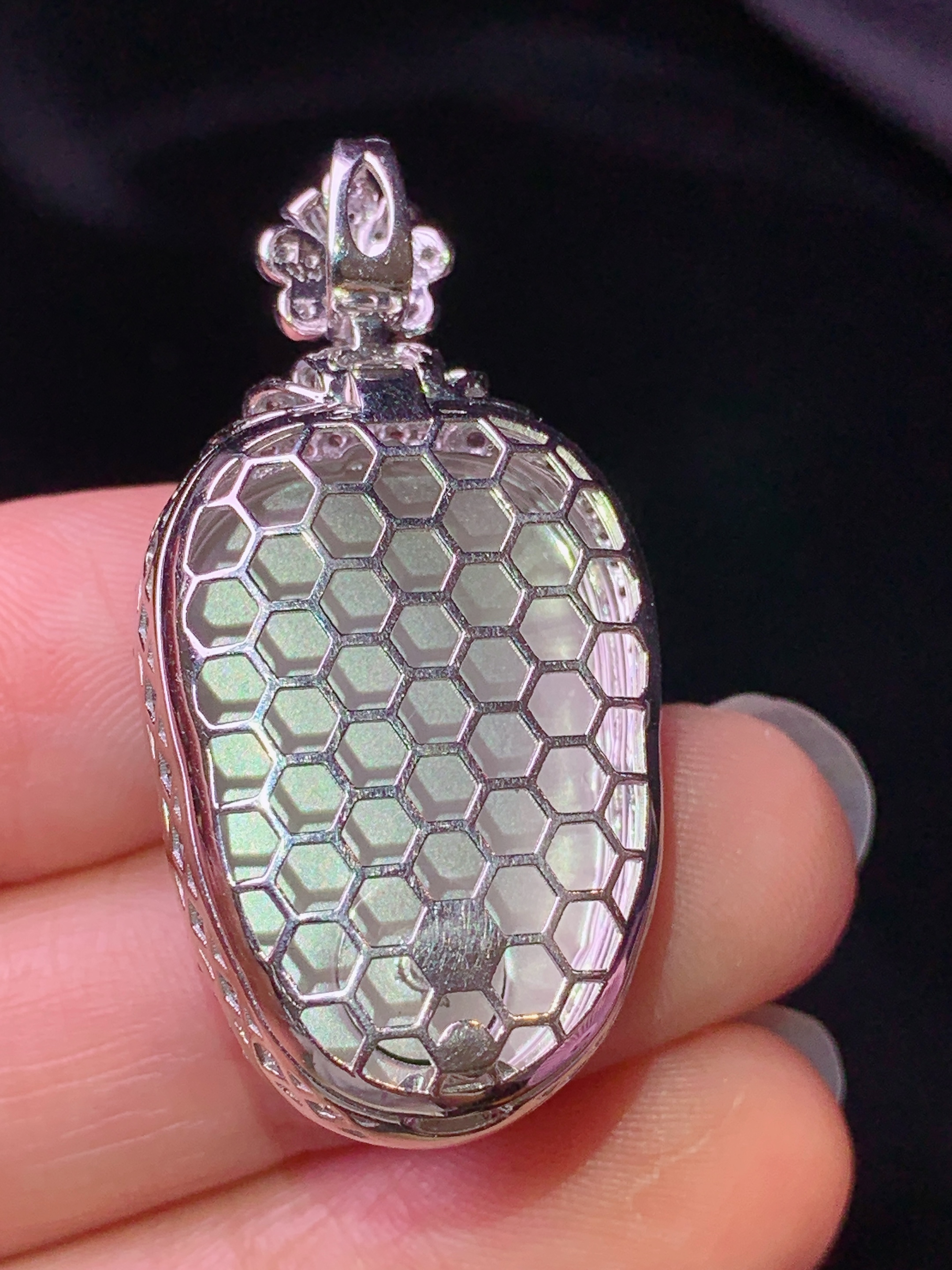 18k金钻镶嵌满绿树叶吊坠 玉质细腻 色泽艳丽清新 水润亮眼 整体尺寸37.2*19*11L2