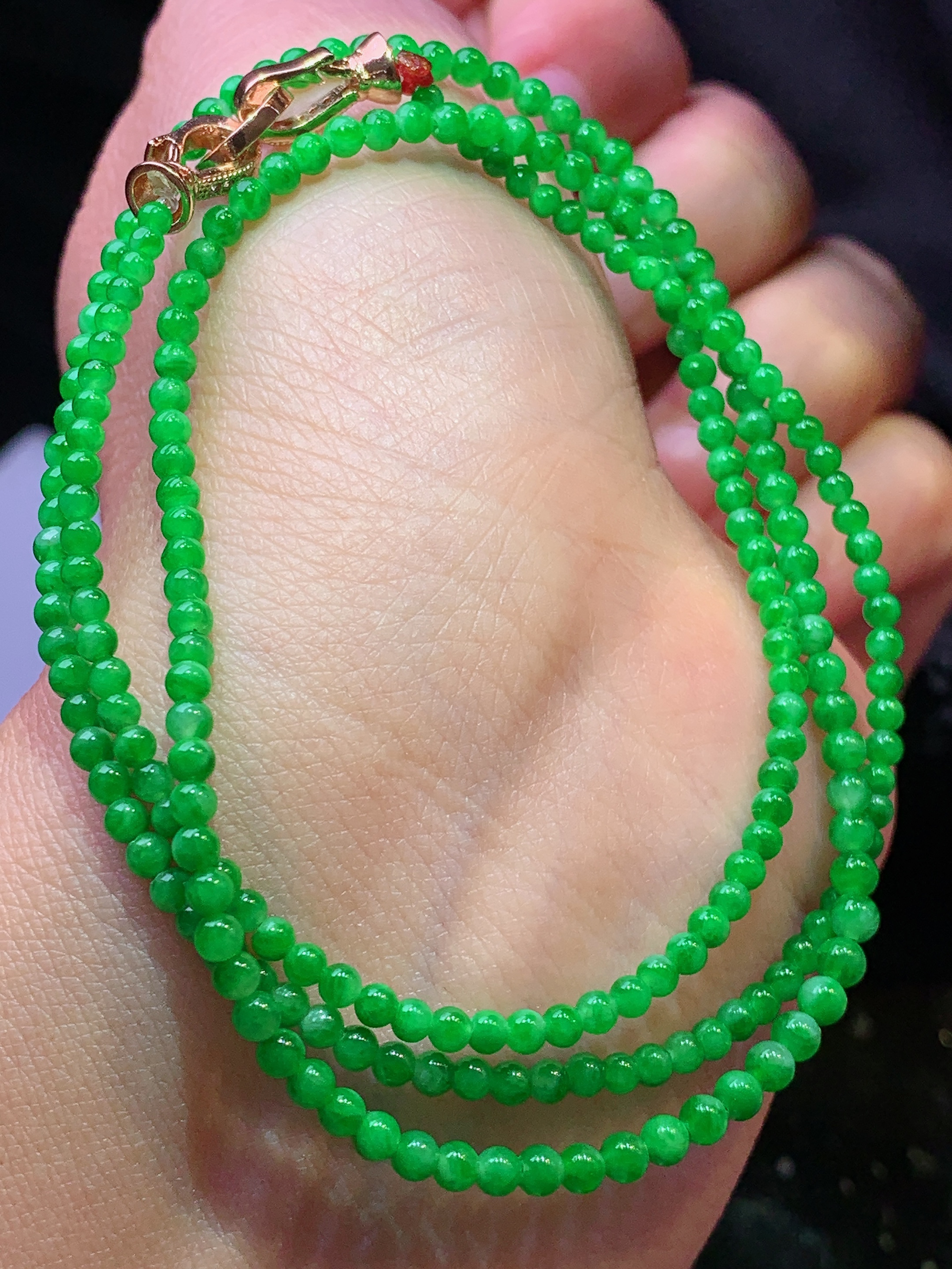 满绿小米珠项链吊坠 玉质细腻 色泽艳丽清新 水润亮眼 整体尺寸2.8m2