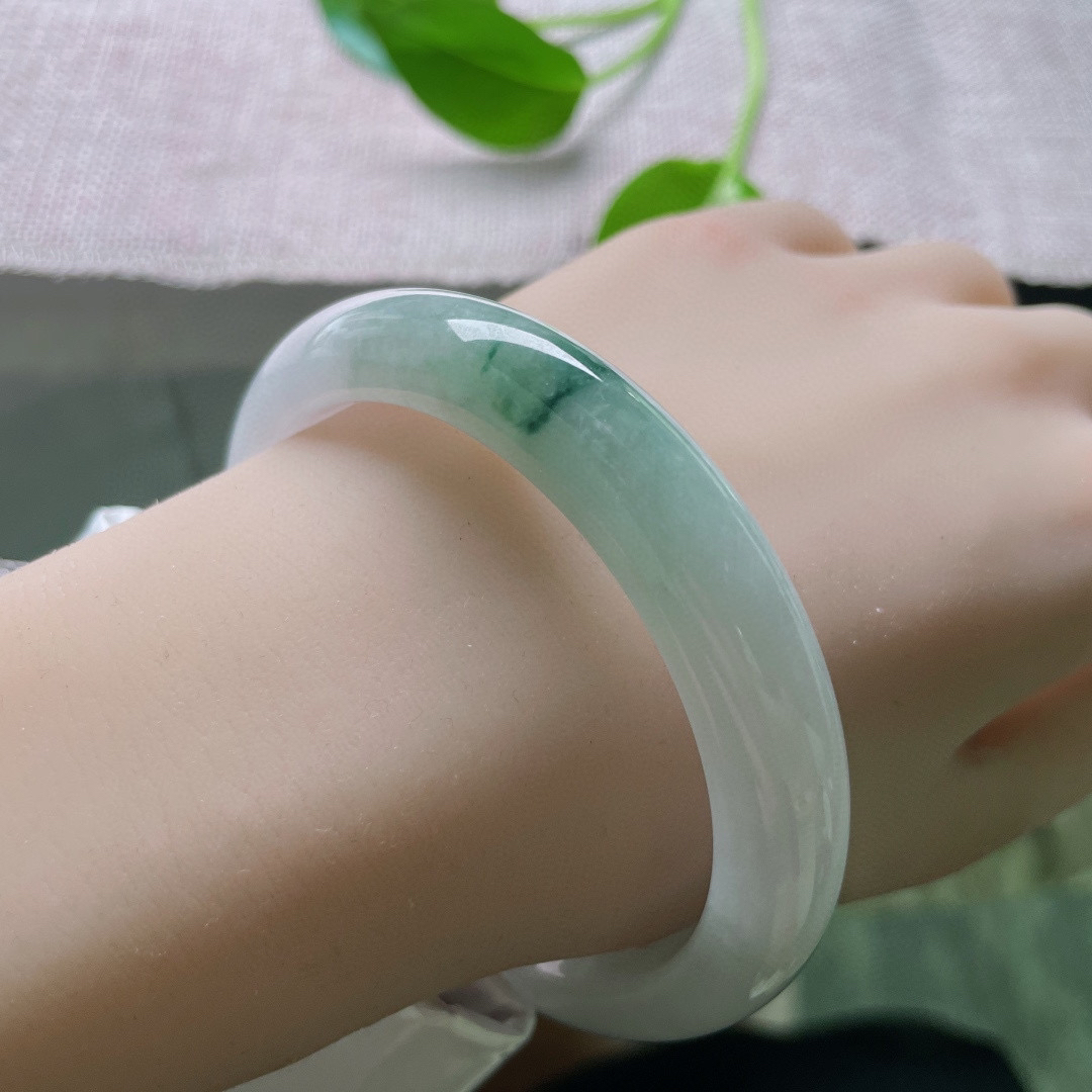 60.5/11.7/8.4，飘花手镯，整体无瑕