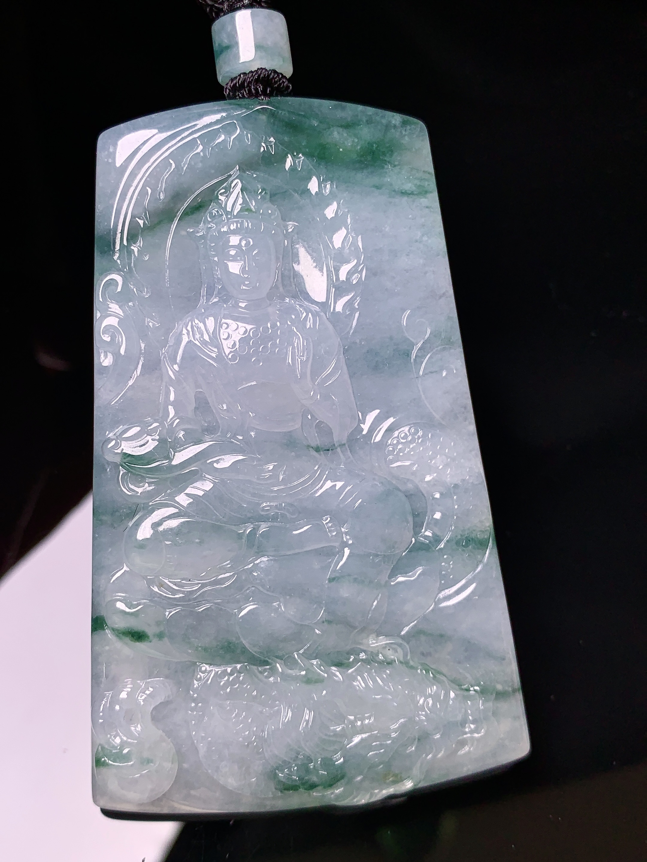 飘绿乘龙观音菩萨吊坠 玉质细腻 色泽艳丽清新 水润亮眼 整体尺寸68.8*42.8*5.8L1