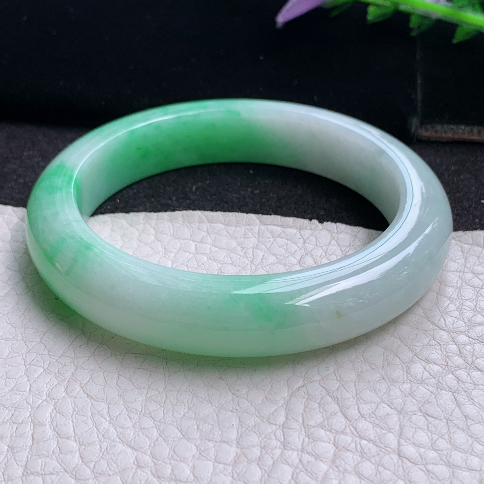 xc实拍57.5*12.6*9.5白底青镯 天然缅甸翡翠A货玉手镯飘绿正圈玉手环
