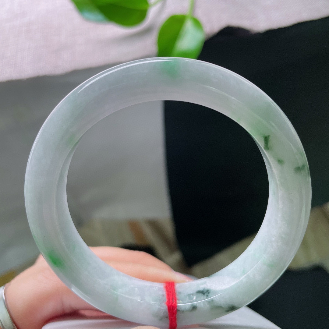 57.5/12.2/9.2，飘花正圈，版型正，厚装大气，紫底点缀，镯色生香，无纹裂