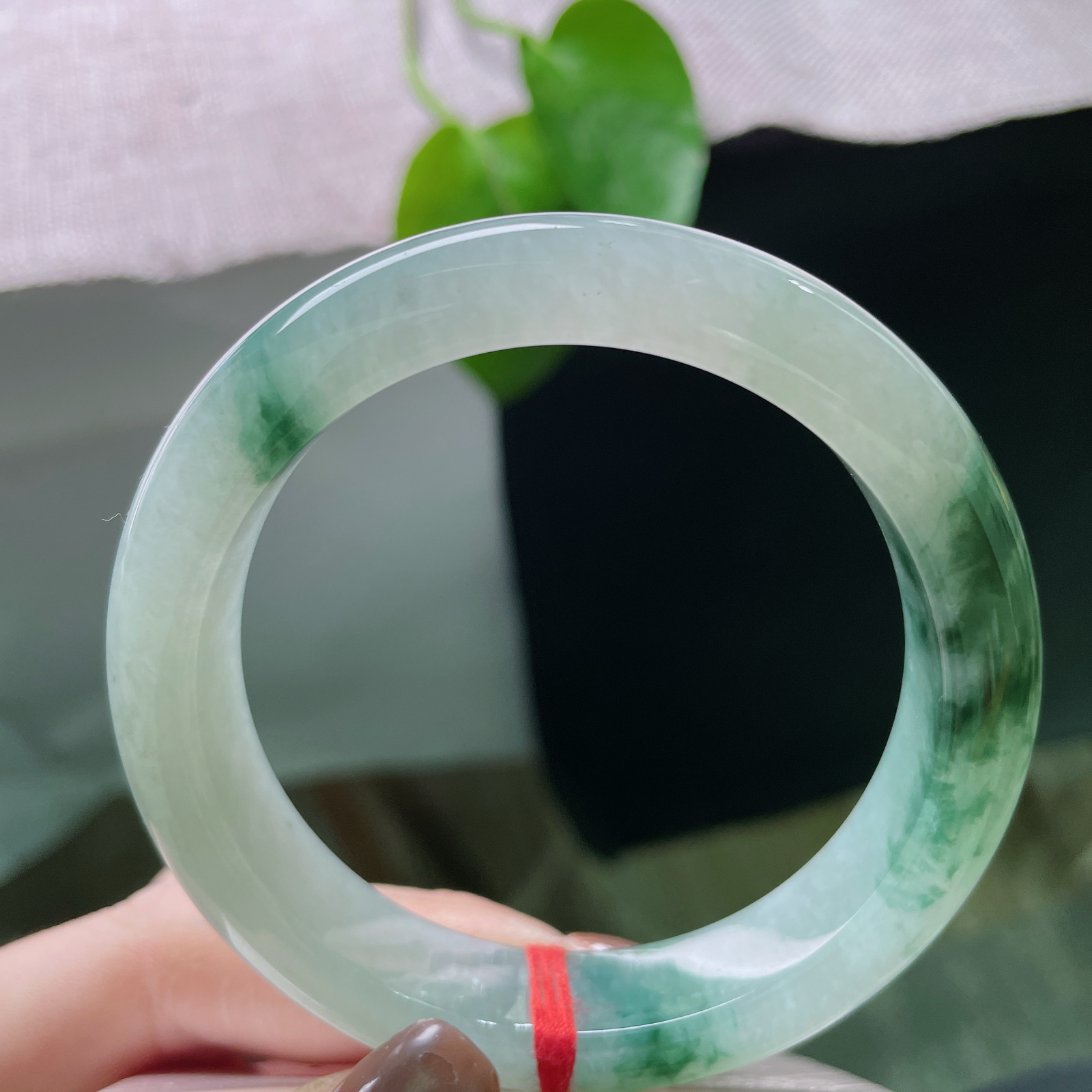 56.5/12.8/8.6，飘花正圈，版型好，优雅，灵动雅致