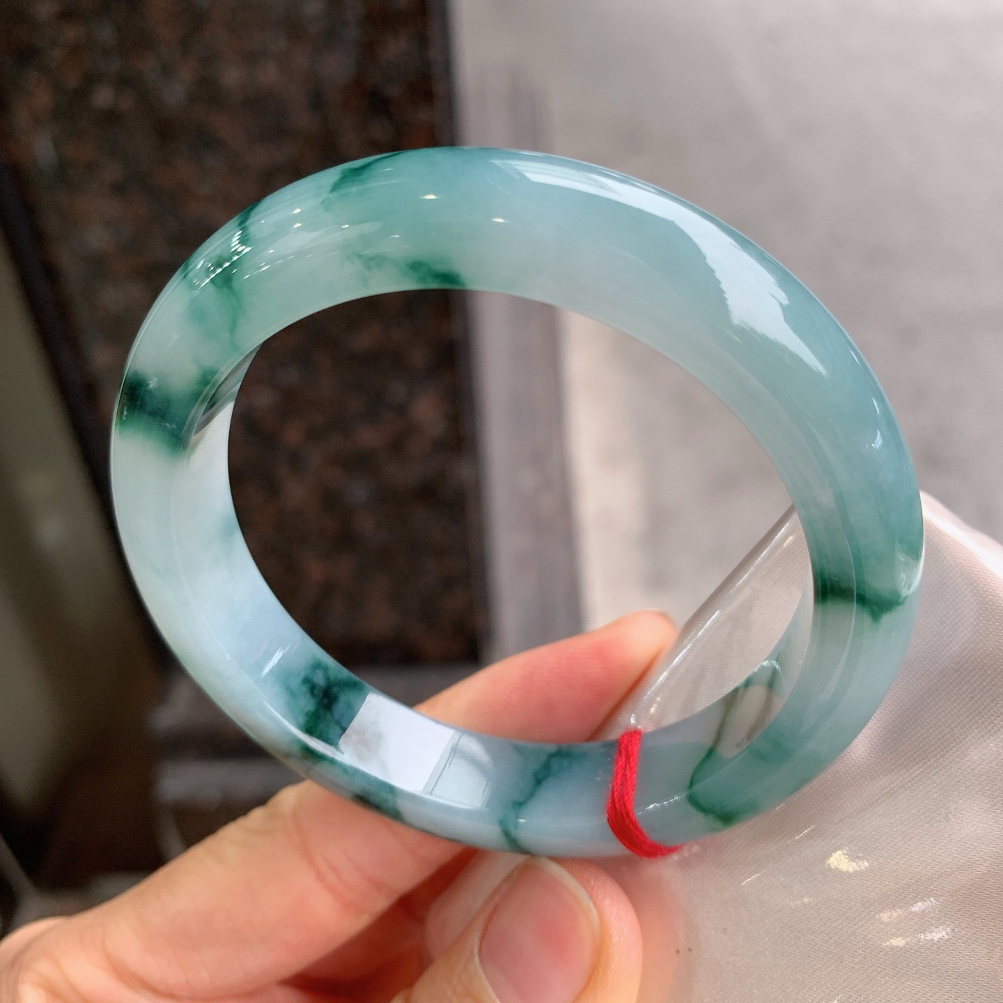 正圈飘花 无瑕 尺寸：57.3/13/9  细腻