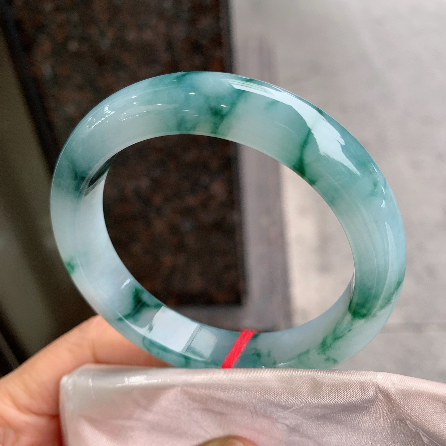 正圈飘花 无瑕 尺寸：57.3/13/9  细腻