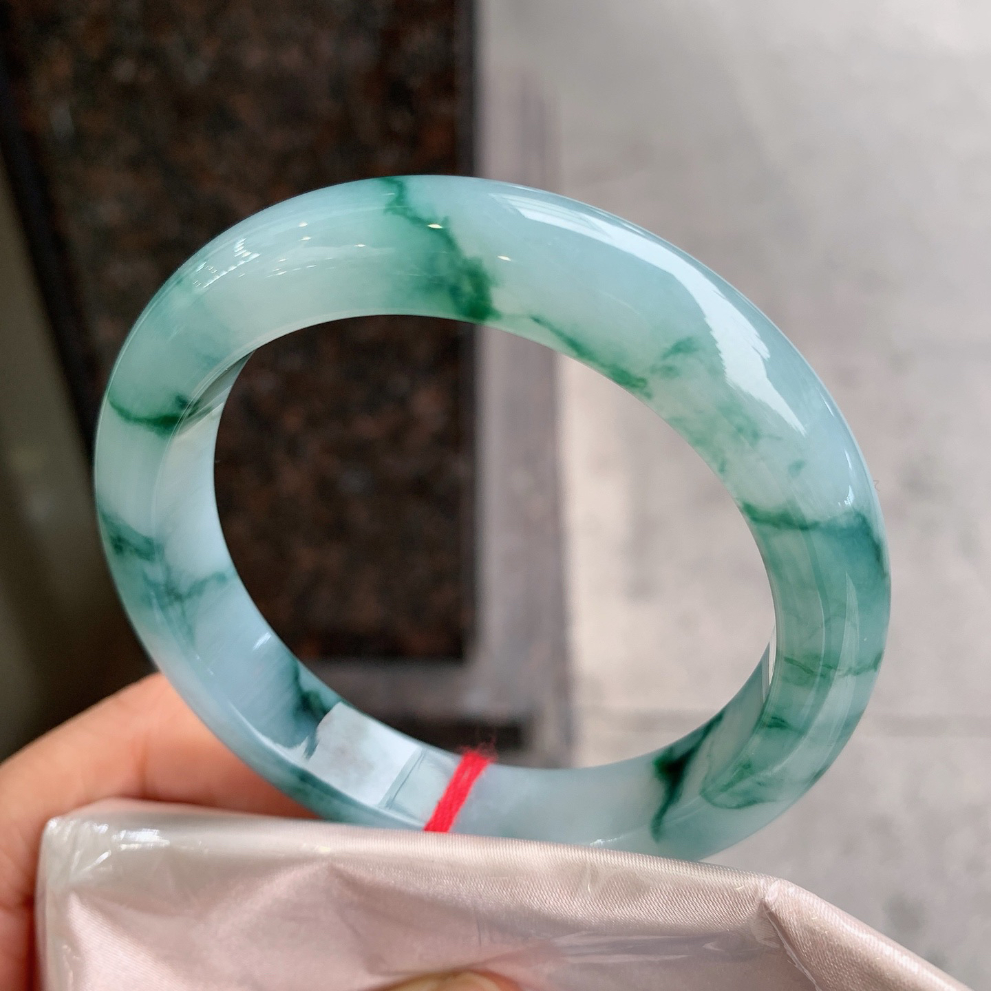 正圈飘花 无瑕 尺寸：57.3/13/9  细腻