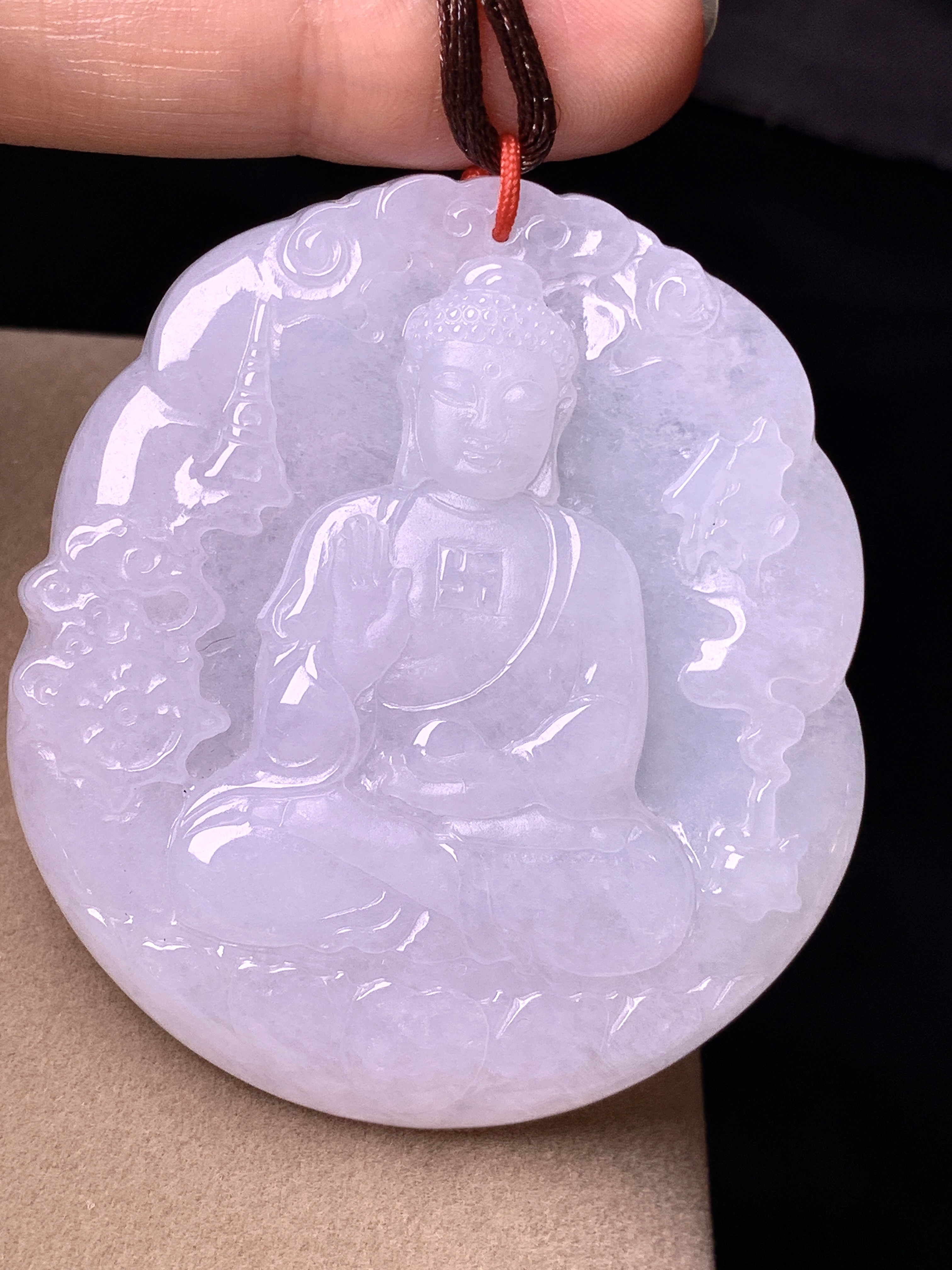 冰种大日如来吊坠 玉质细腻 色泽艳丽清新 水润亮眼 整体尺寸65*49.6*6b2