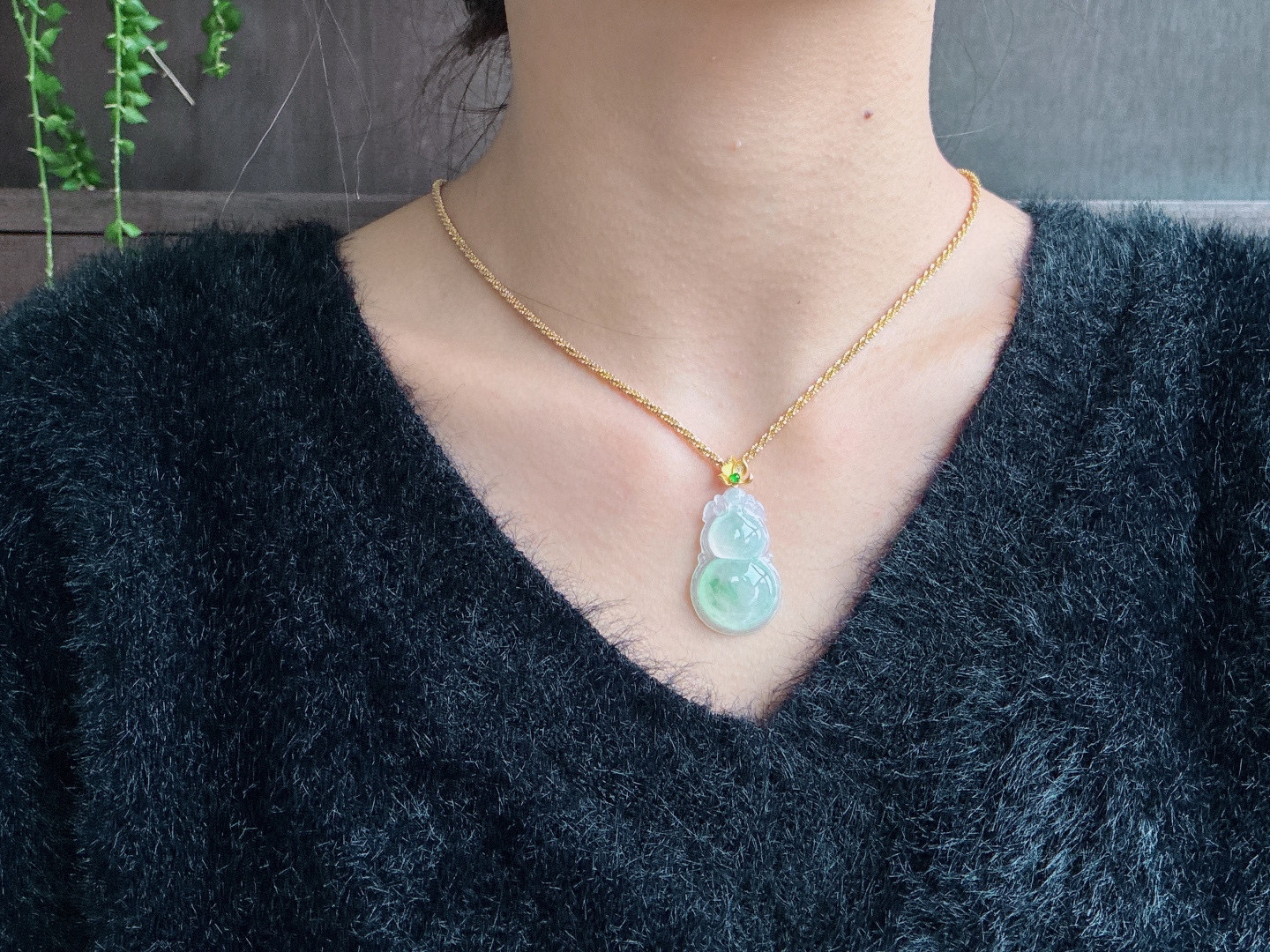 【镶嵌】冰飘花葫芦大葫芦吊坠  
【说明】缅料 18k金镶嵌 性价比高  
【整体】38.8
【裸石】31.7-20-5.7