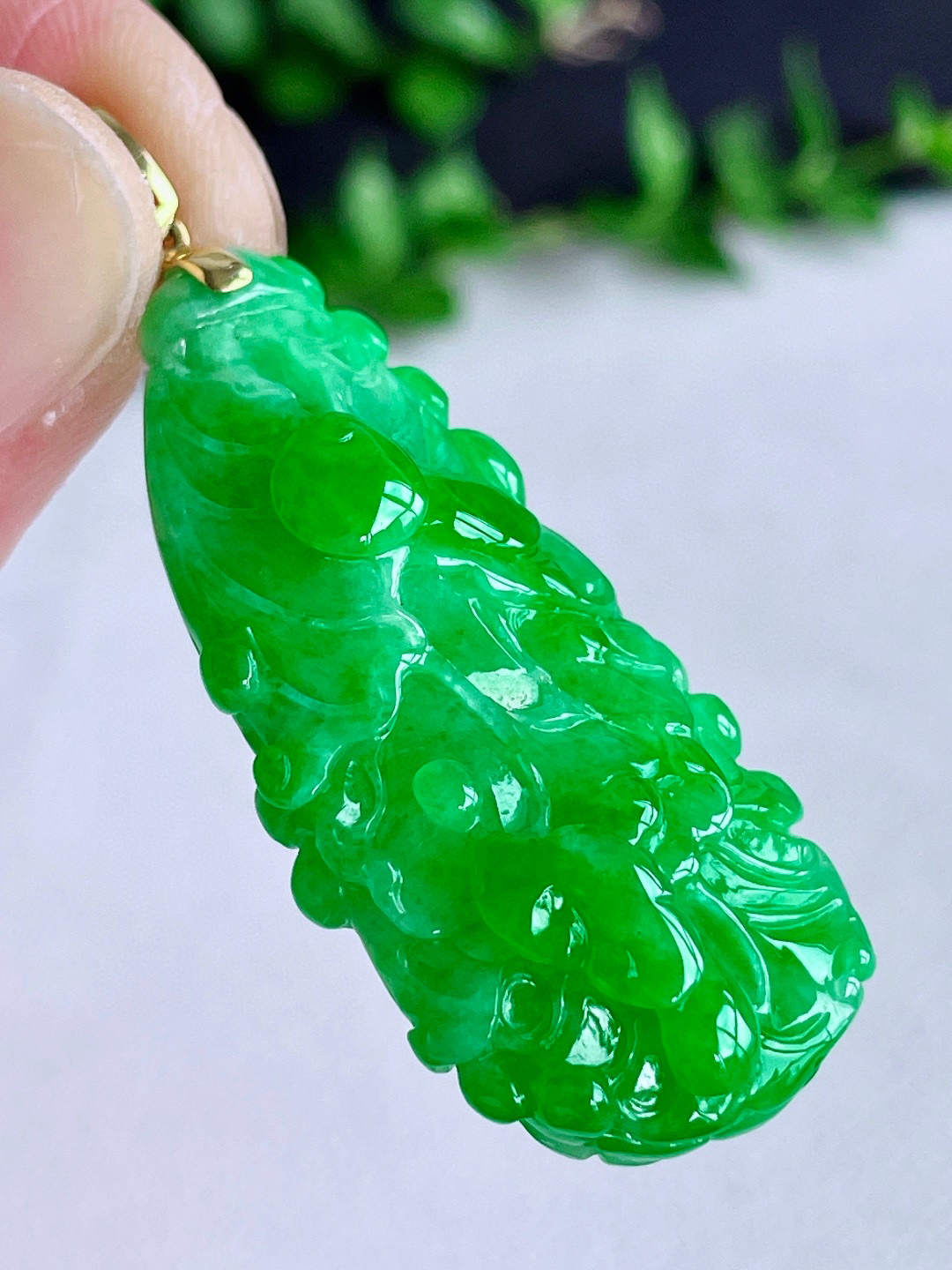 【镶嵌】阳绿白菜百财吊坠  
【说明】缅料 18k金镶嵌 性价比高  
【整体】48
【裸石】40.