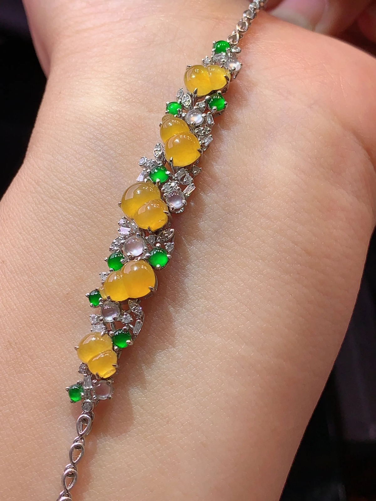 18k金钻镶嵌黄翡葫芦手链 玉质细腻 色泽艳丽 整体尺寸55.8*9*5.3