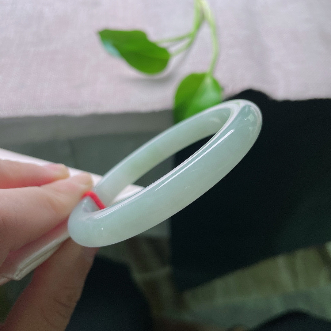 56/9/7.2，浅绿底正圈，条形秀气，上手斯文秀美，芳卿可人，一点皮纹