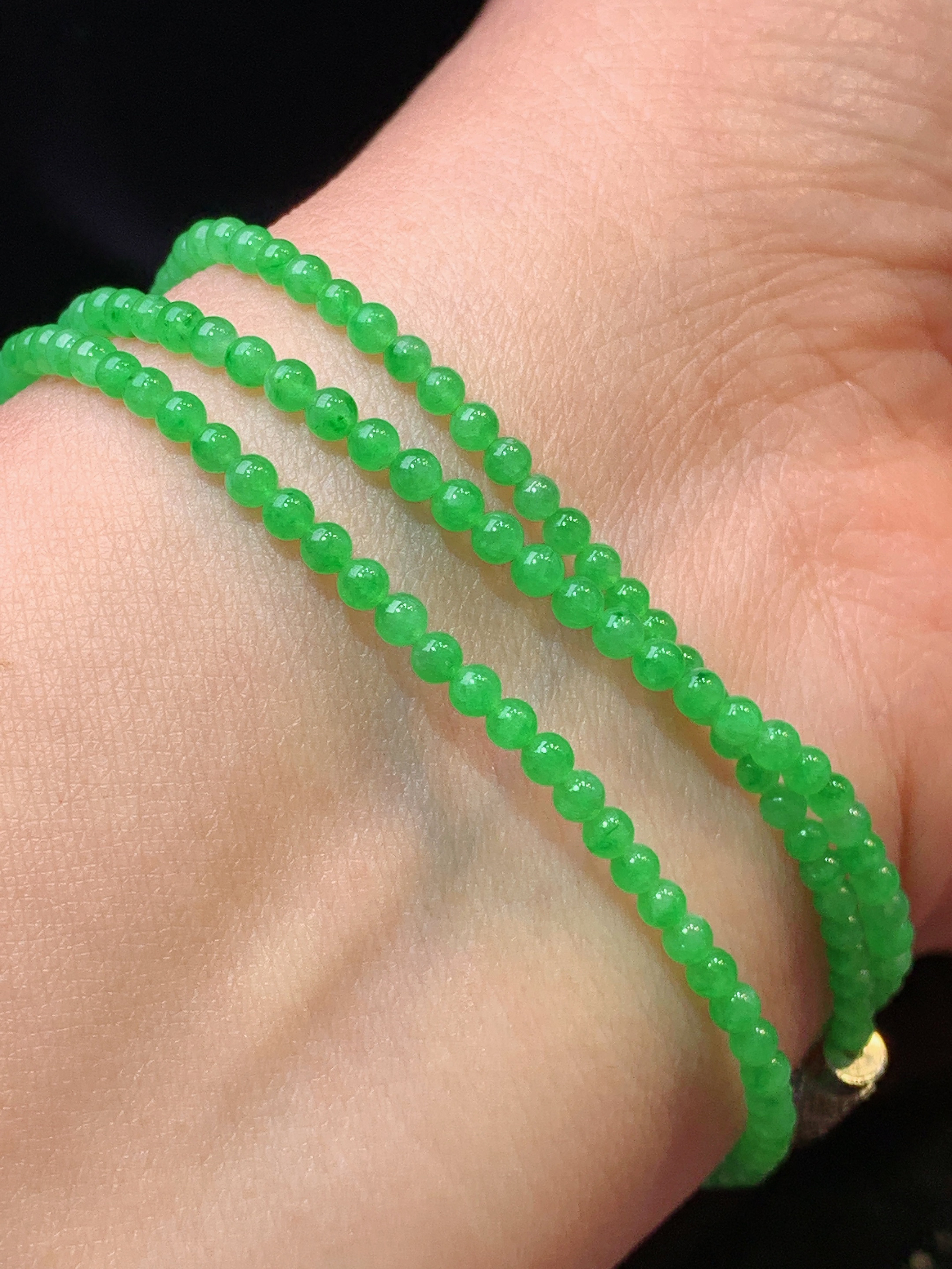 翠绿小米珠项链 玉质细腻 色泽艳丽清新 水润亮眼 整体尺寸2.6h1