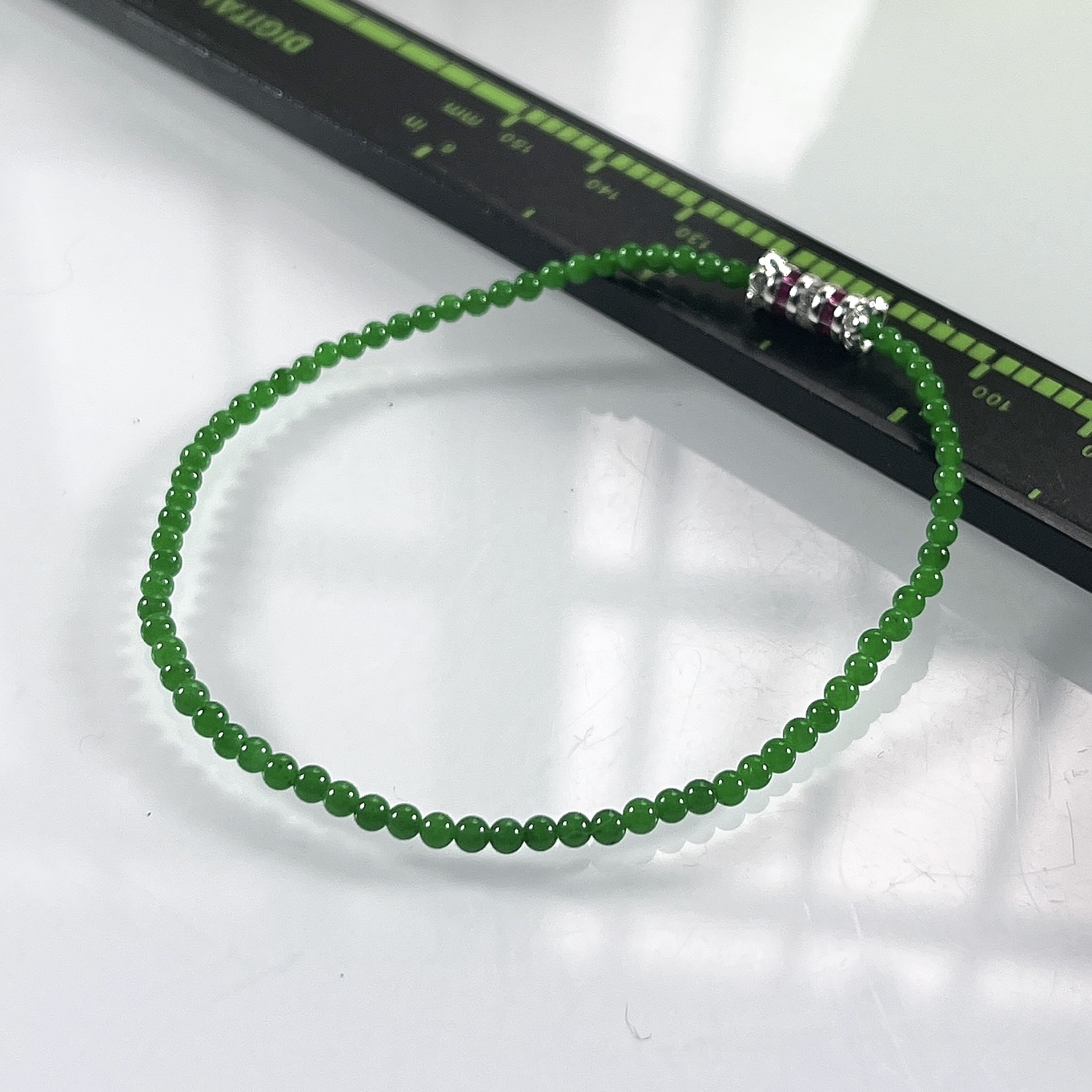 缅甸天然翡翠A货，卡2.5冰种满绿正阳绿小米珠小圆珠手串手链，尺寸：2.5mm/76颗，长度175mm，重量：2.44g