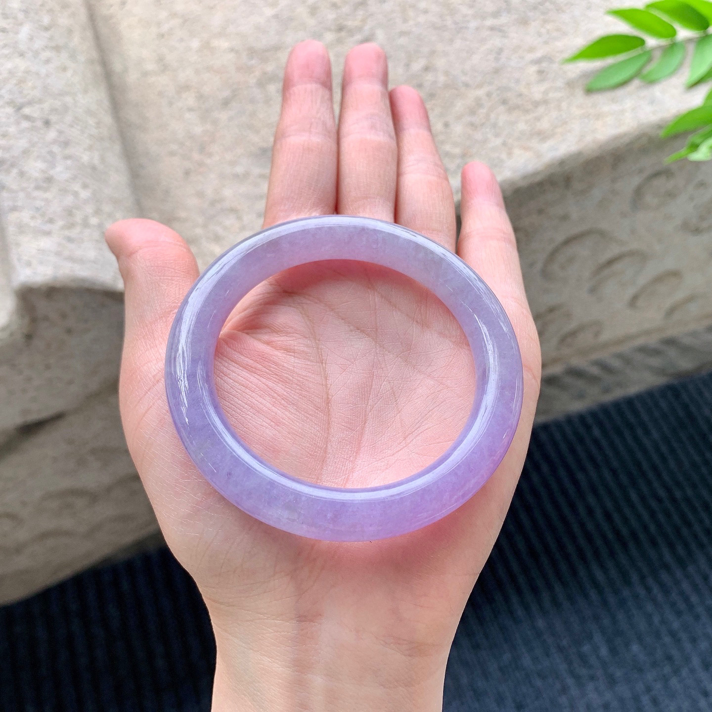 圆条53 54
【圈口】54.2/9.2/9.4
【描述】紫罗兰，水润，种老，细腻，无裂纹！