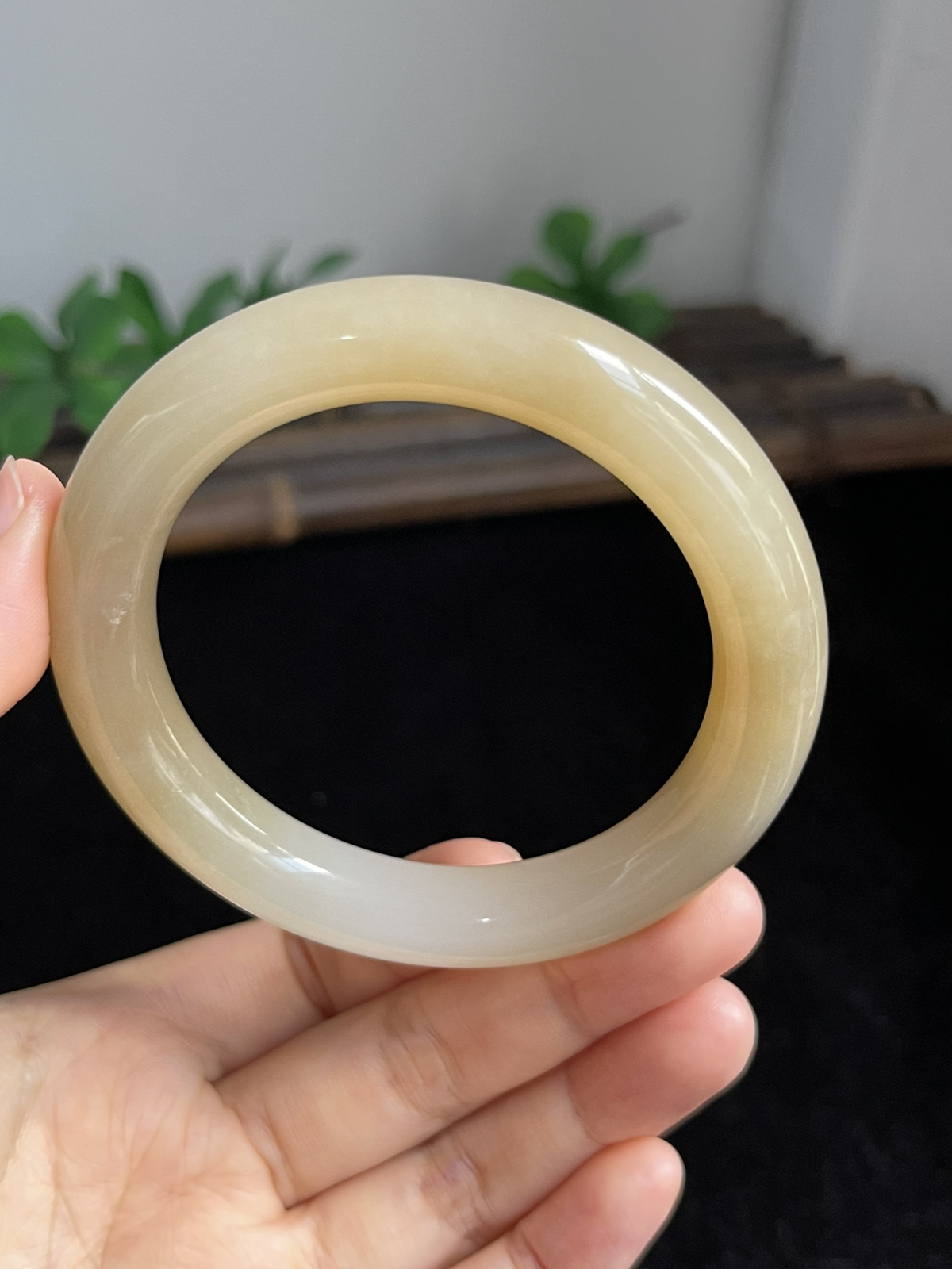 圆镯55圈口，和田玉手镯