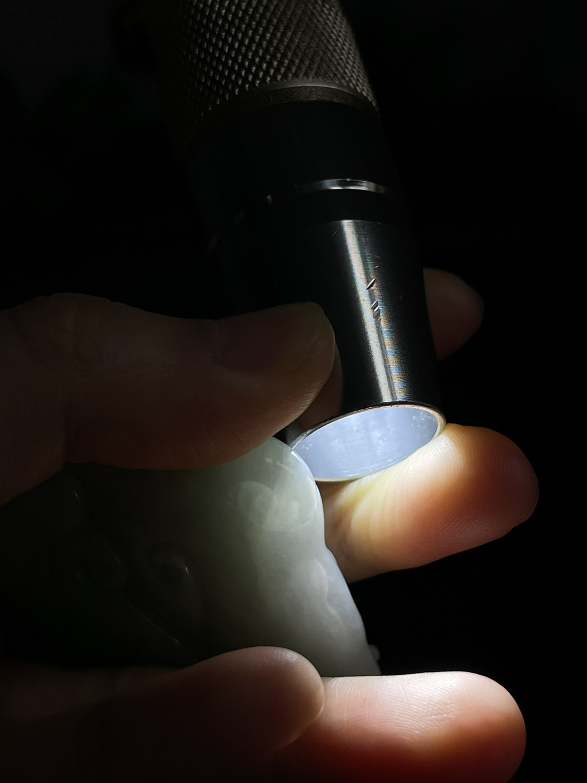 翡翠糯化种飘绿吊坠，配珠未测