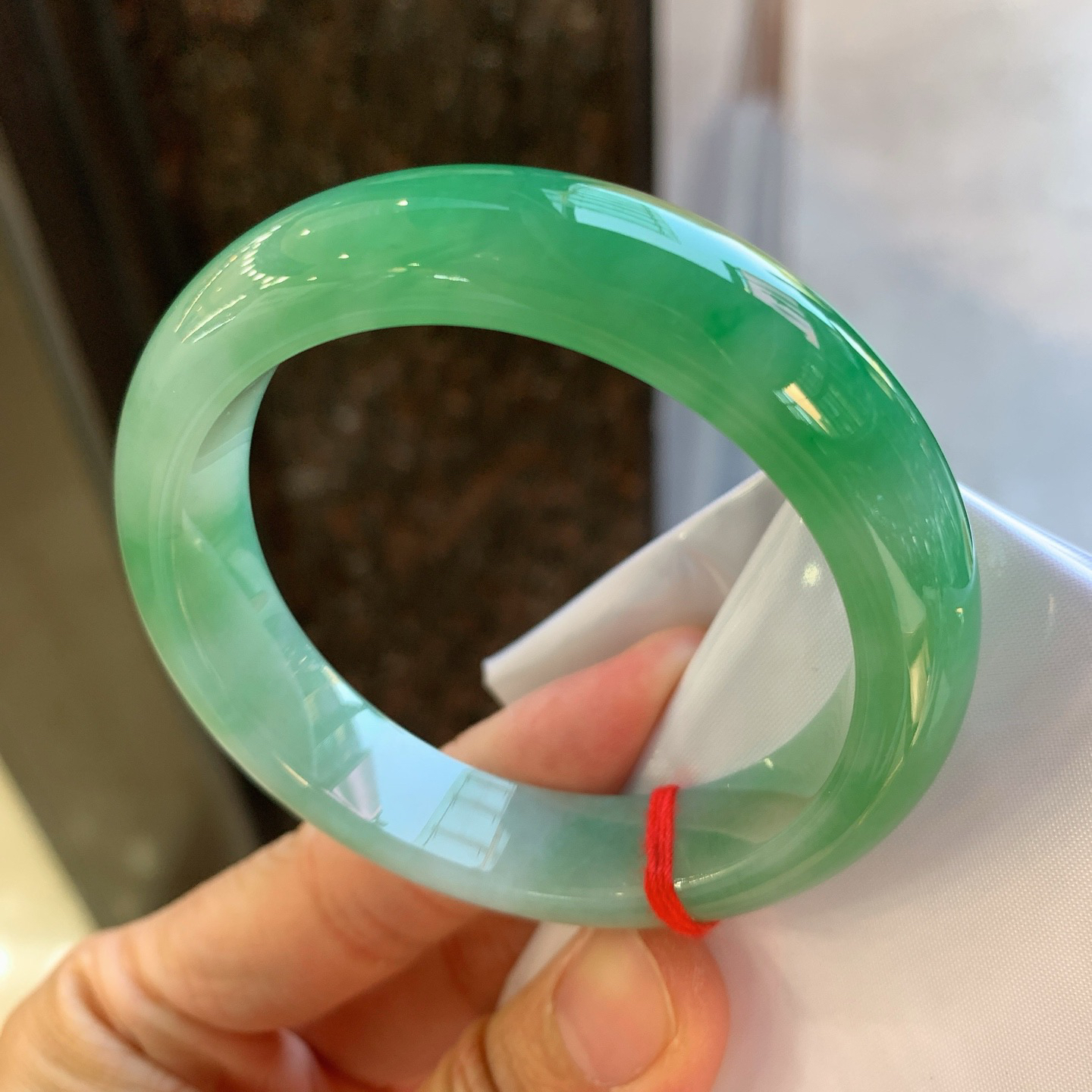 正圈飘绿 无瑕 尺寸：53.8/12.9/8.6 细腻