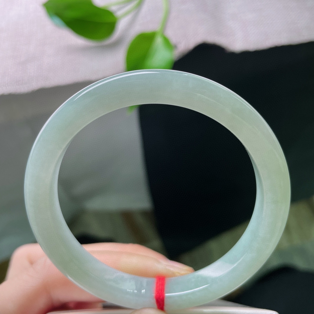 56/9/7.2，浅绿底正圈，条形秀气，上手斯文秀美，芳卿可人，一点皮纹