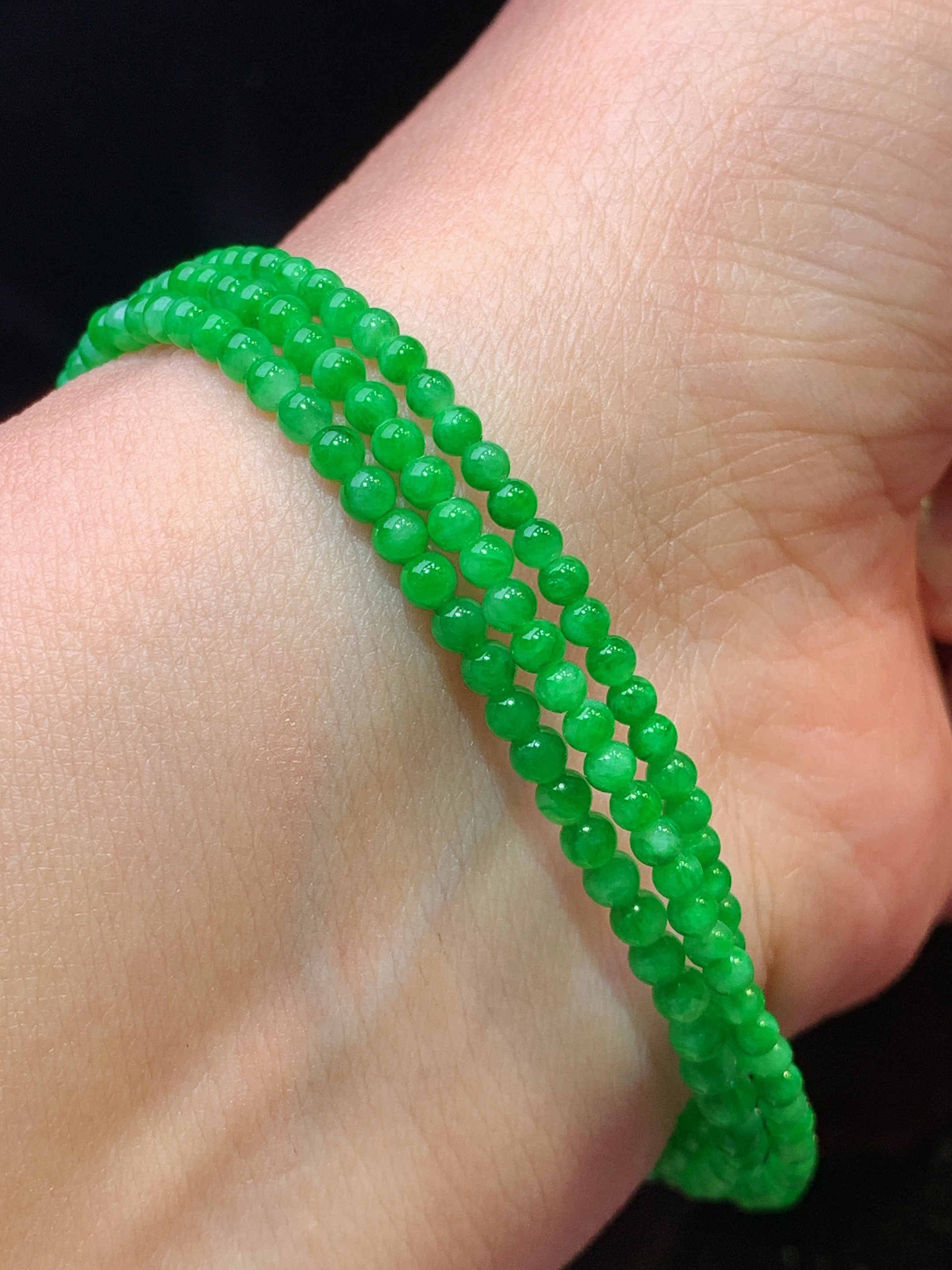 满绿小米珠项链吊坠 玉质细腻 色泽艳丽清新 水润亮眼 整体尺寸2.8m2