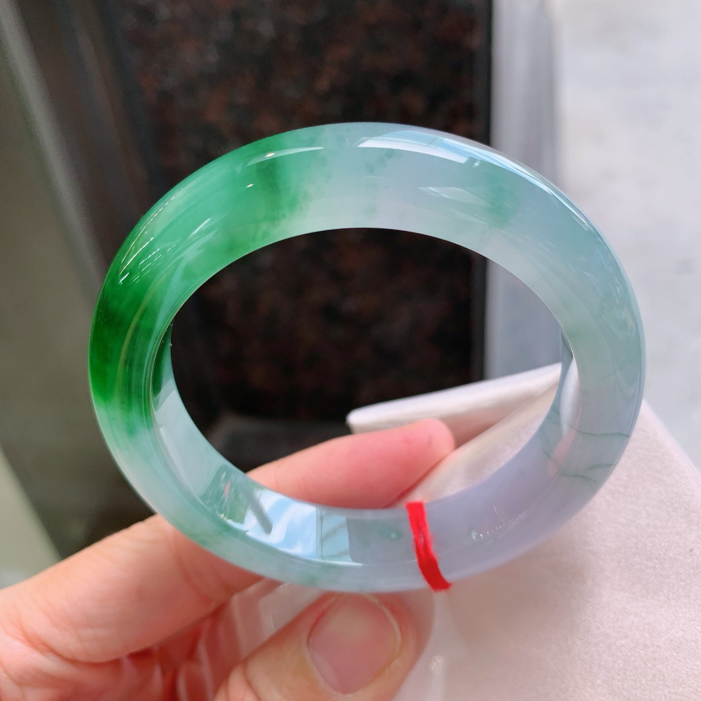 正圈冰飘绿 无瑕 尺寸：55.2/12.9/9.4 种色俱佳