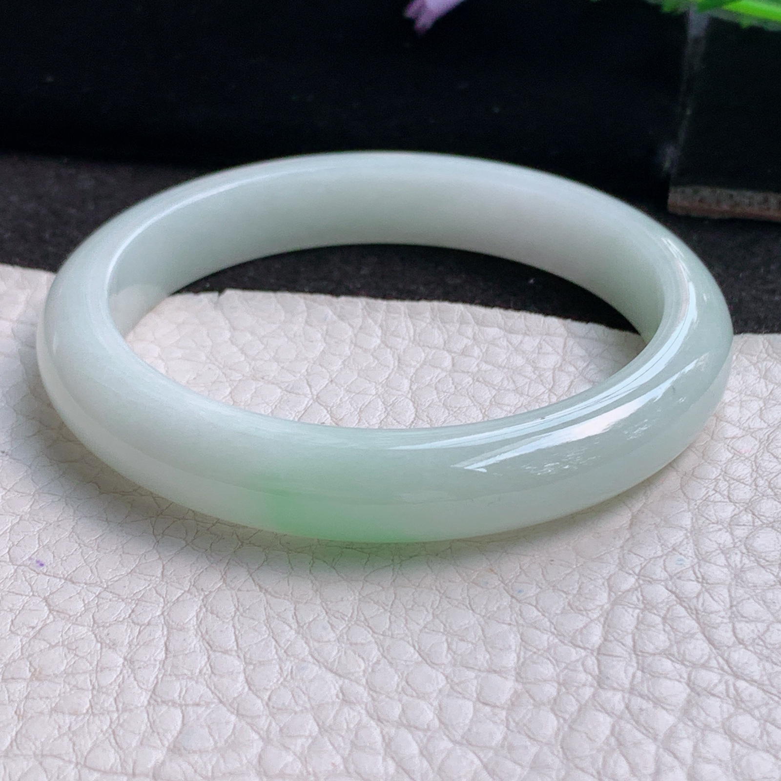 js实拍56*10.3*7.4平安镯 天然翡翠A货玉手镯精美飘绿秀气正圈玉手环