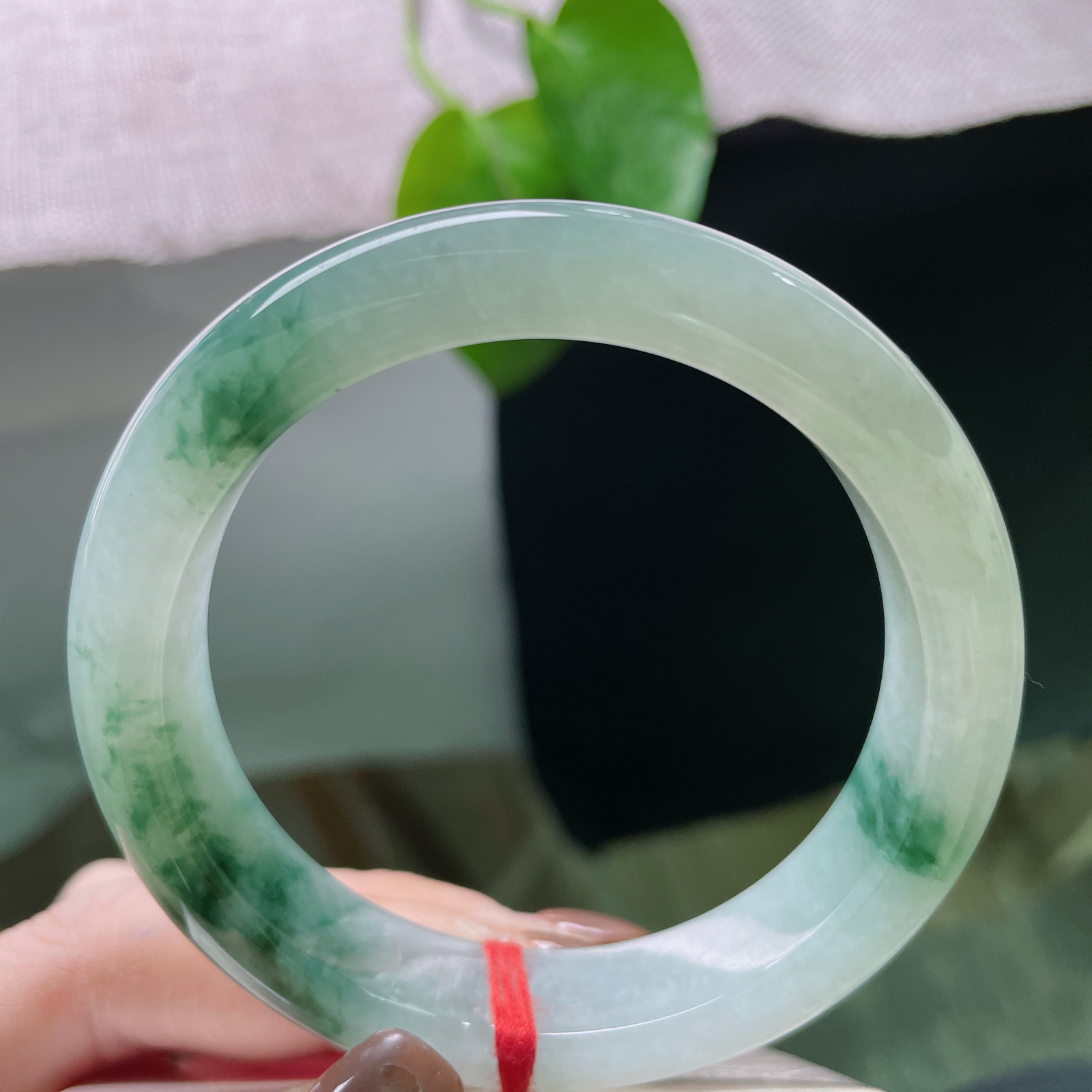 56.5/12.8/8.6，飘花正圈，版型好，优雅，灵动雅致