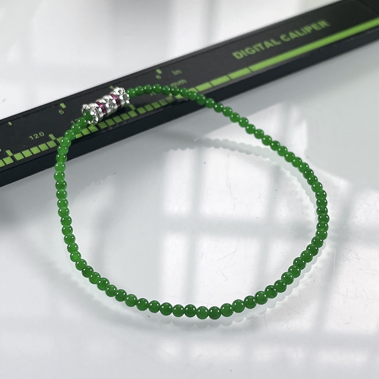 缅甸天然翡翠A货，卡2.5冰种满绿正阳绿小米珠小圆珠手串手链，尺寸：2.5mm/76颗，长度175mm，重量：2.44g
