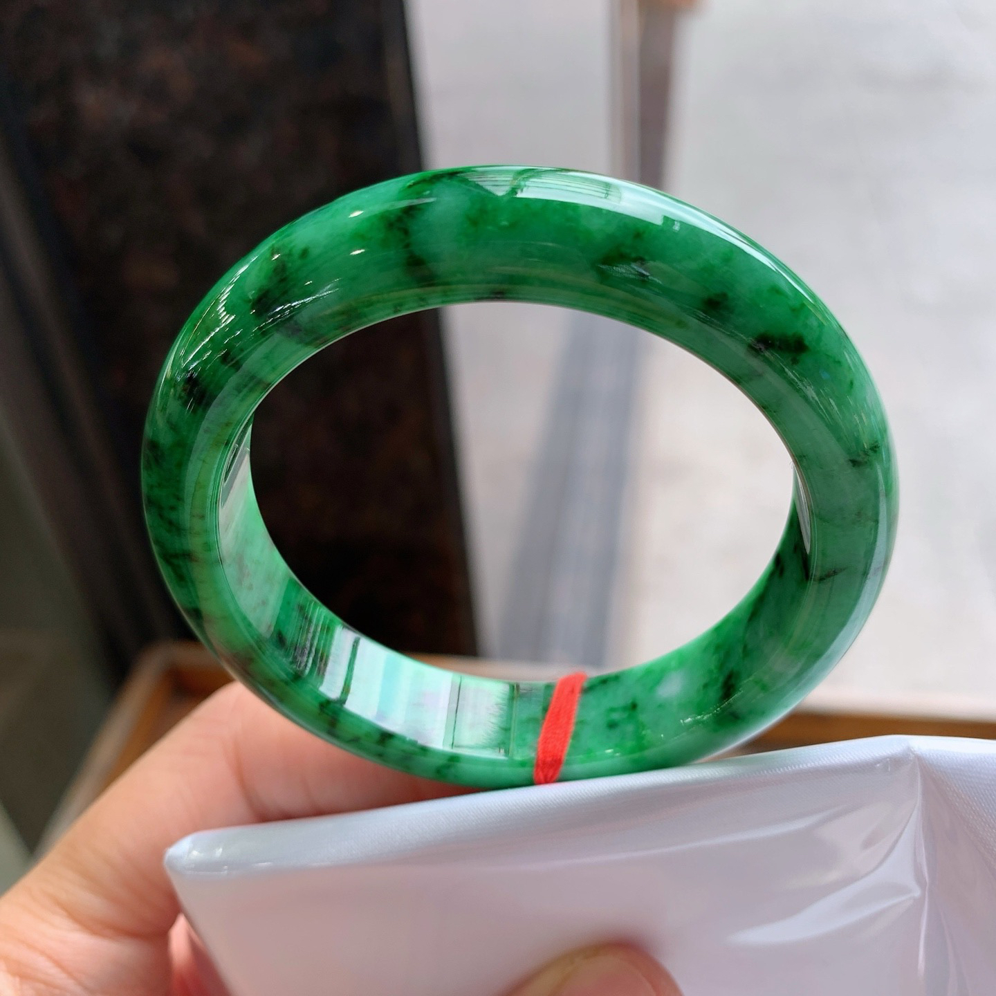 正圈满色 无瑕 尺寸：53/12.6/8.3  色辣