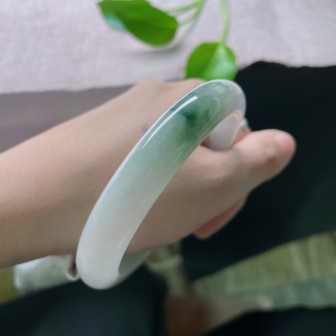 60.5/11.7/8.4，飘花手镯，整体无瑕