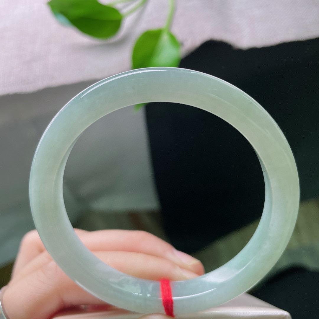 56/9/7.2，浅绿底正圈，条形秀气，上手斯文秀美，芳卿可人，一点皮纹